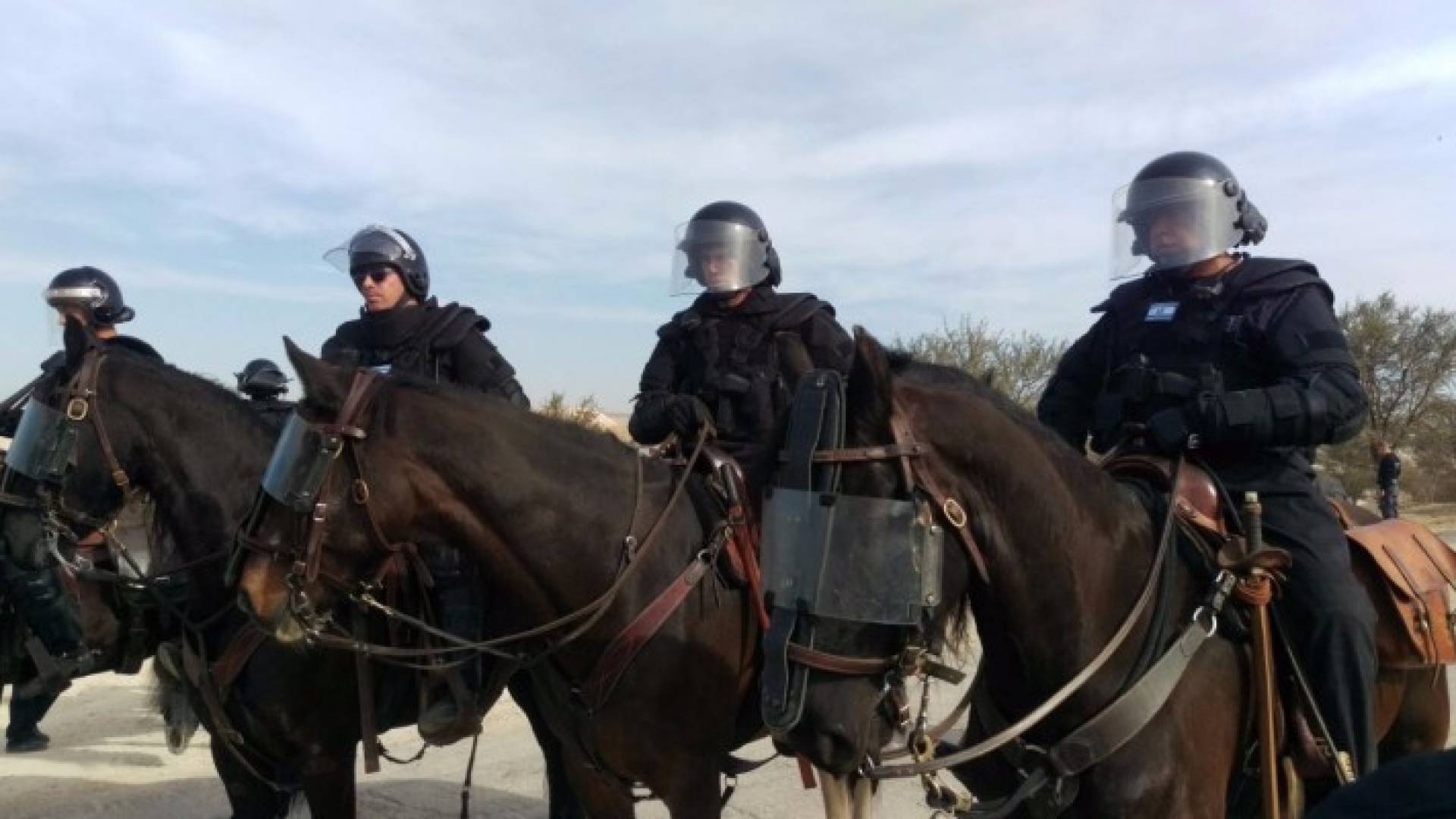 عناصر من شرطة الاحتلال في قرية ام الحيران 