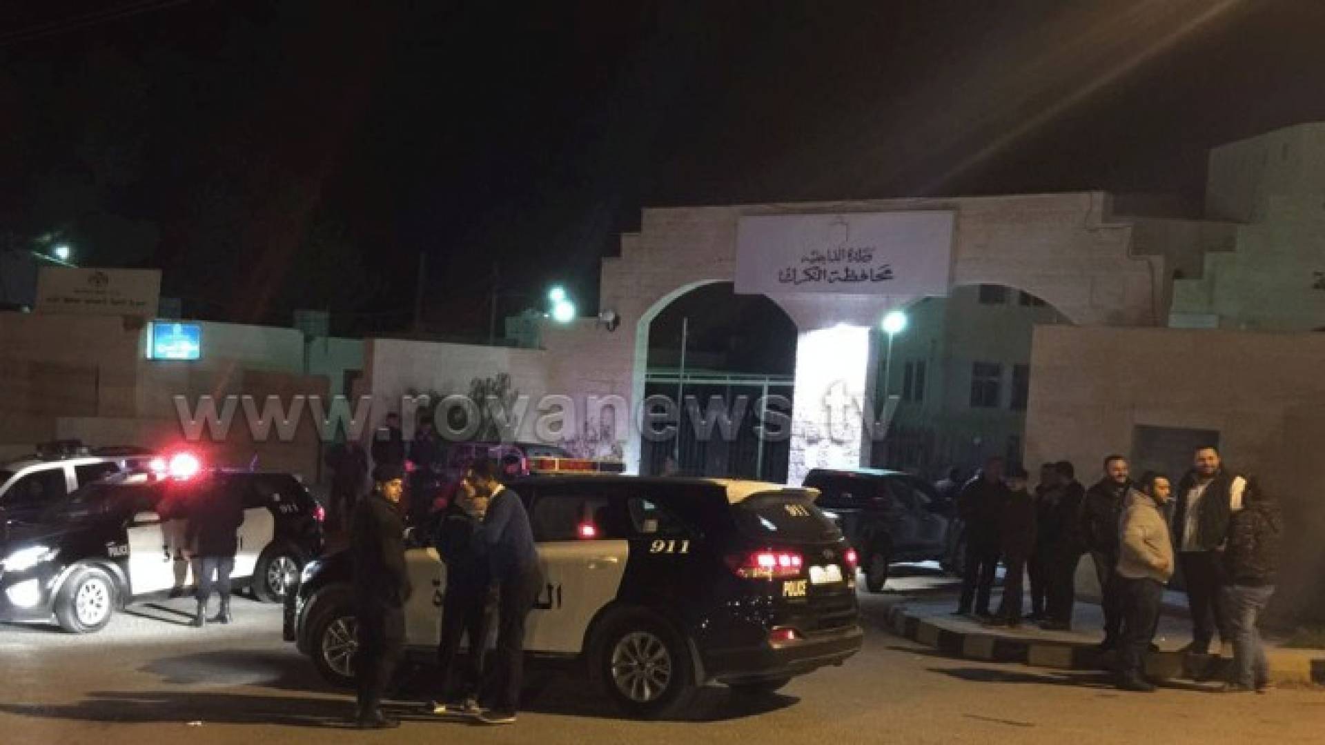 الأمن يطلق اعيرة نارية بالهواء بعد الاشتباه بشخصين قرب مبنى محافظة الكرك