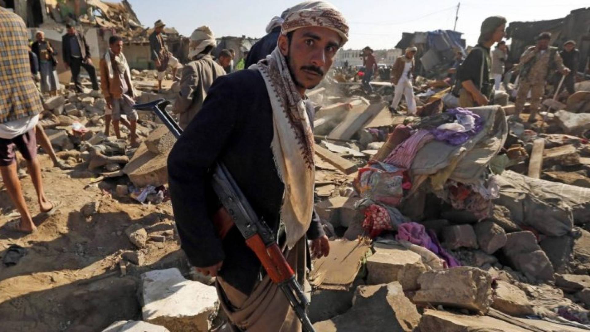 اجتماع عمان تطرق لحل المشكلات التي يعانيها المواطن اليمني من تدفق السلع وفتح الموانىء وغيرها