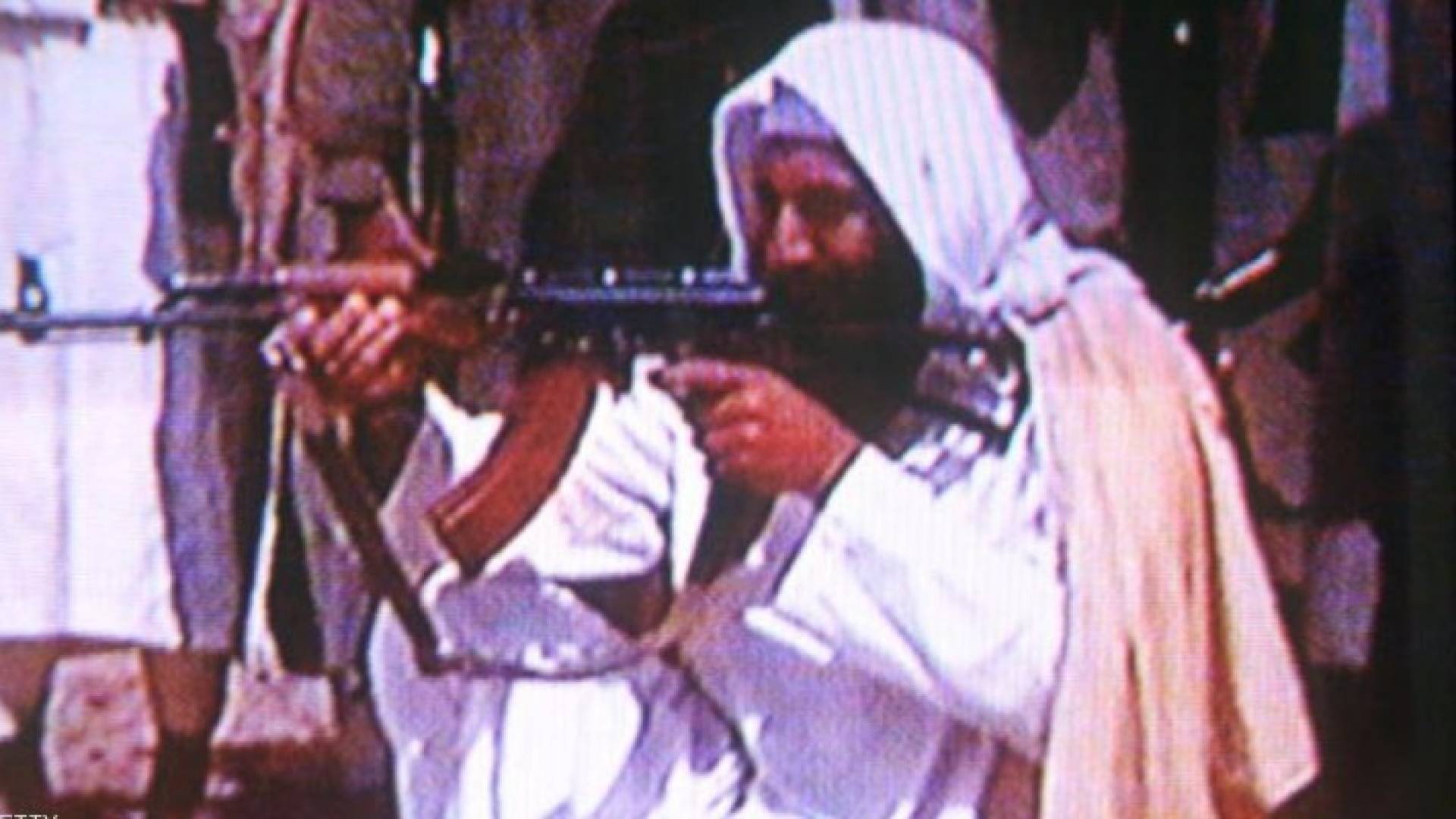 بن لادن.. وبندقيته