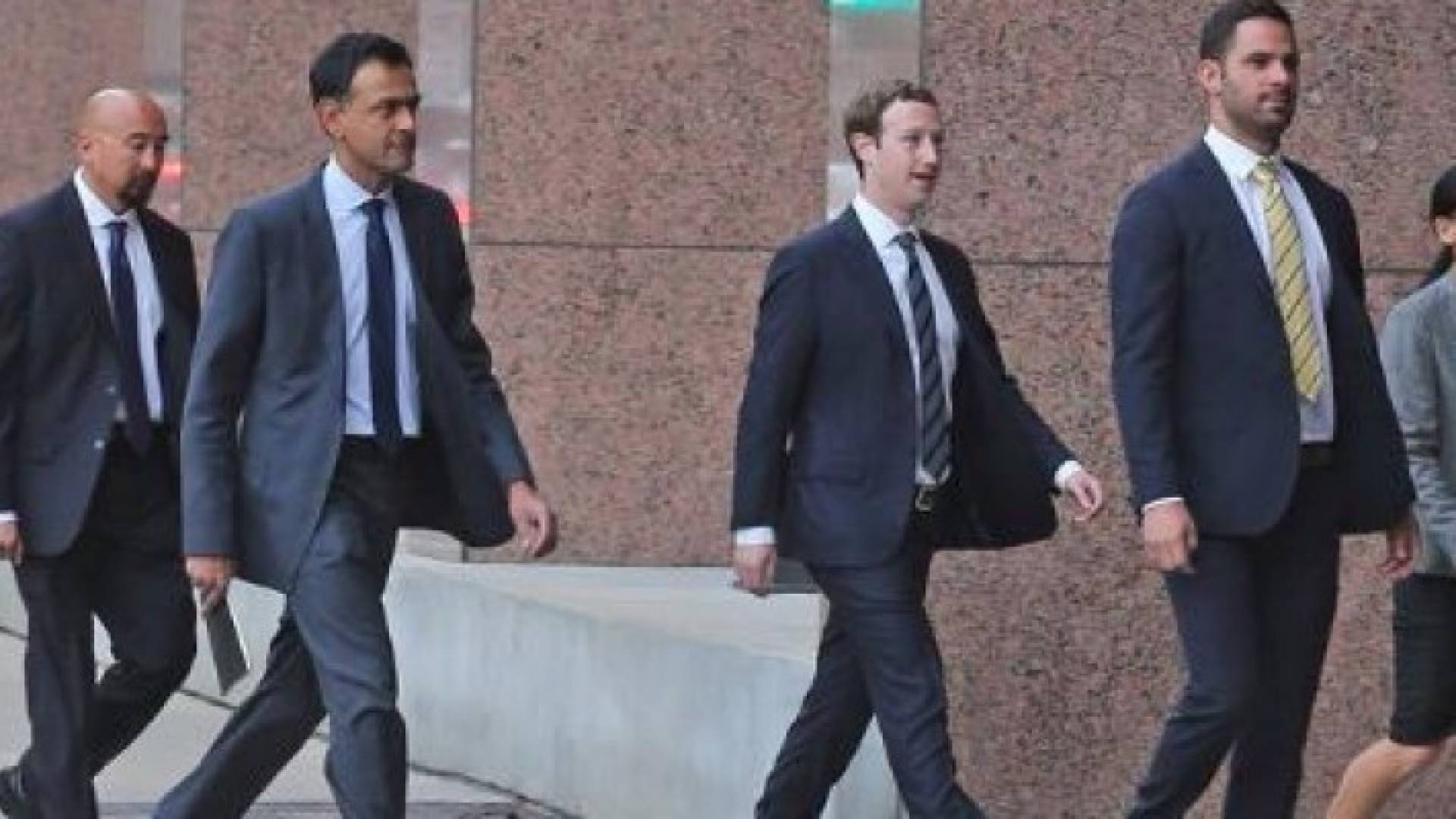 زوكربيرغ متهم بسرقة الملكية الفكرية من جديد