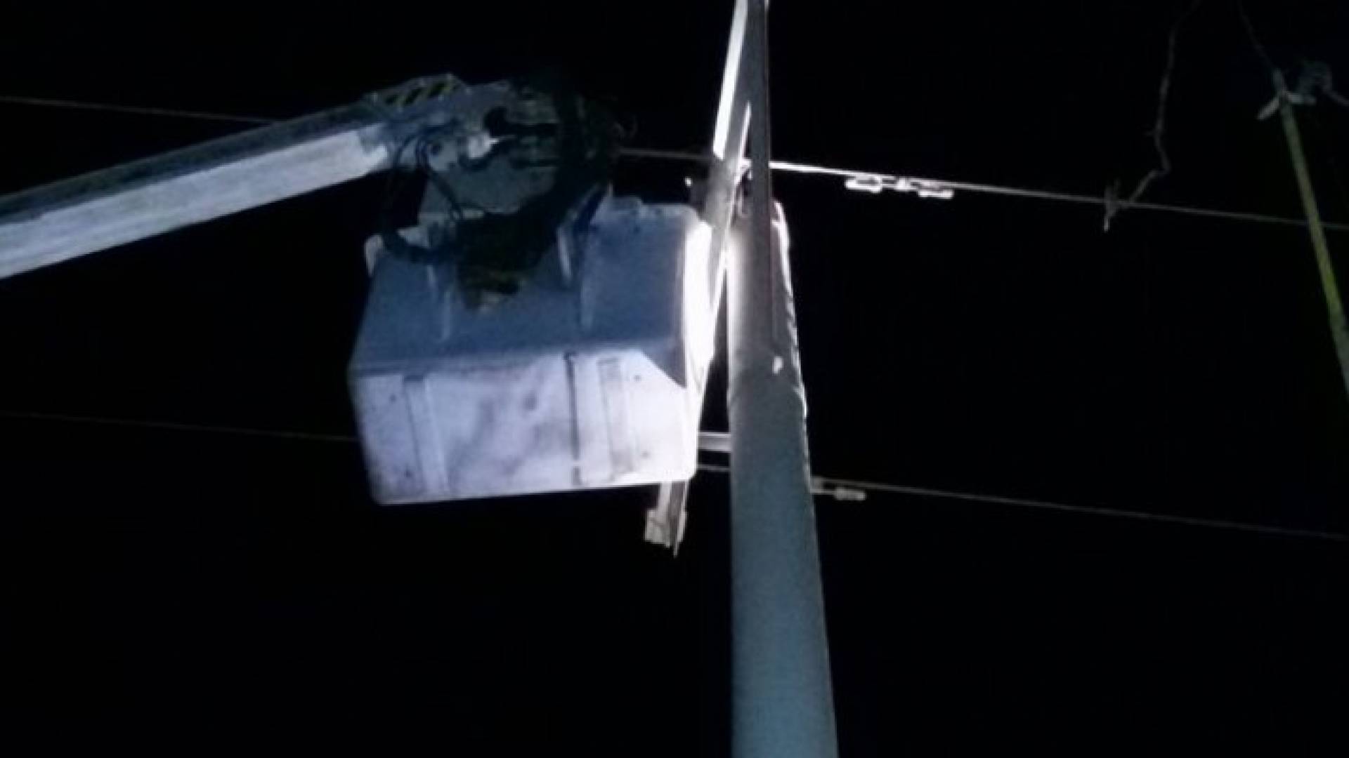 تكررت حادثة اطلاق النار على محاولات الكهرباء في منطقة الجفر العام الماضي  (10) مرات