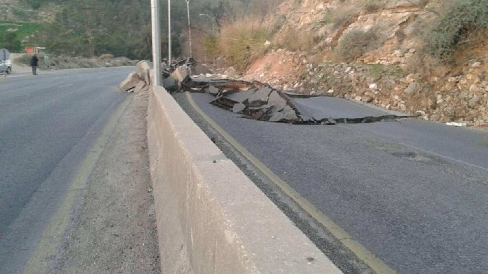 من الانهيار 