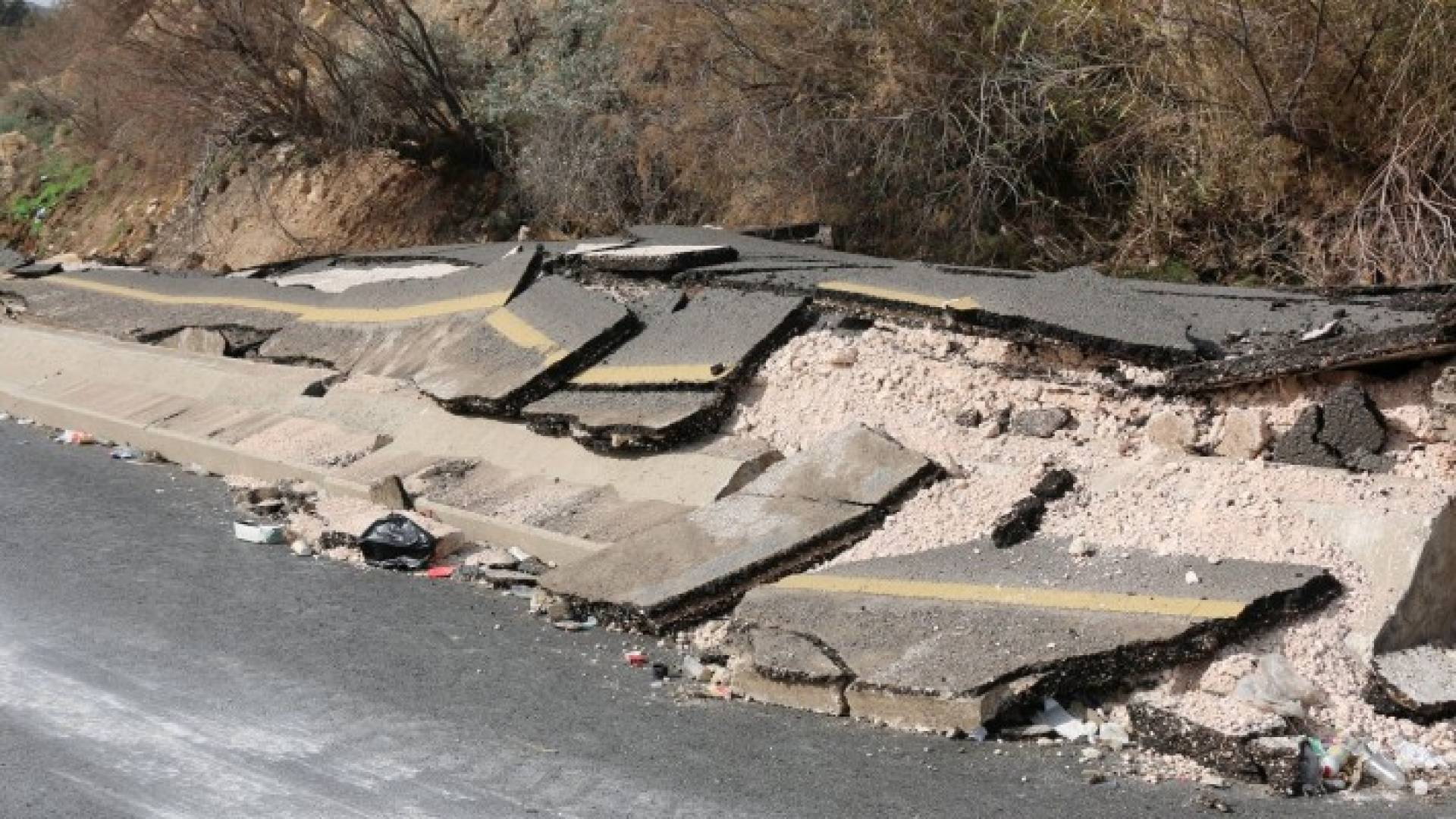 الانهيار على طريق اربد - عمان 