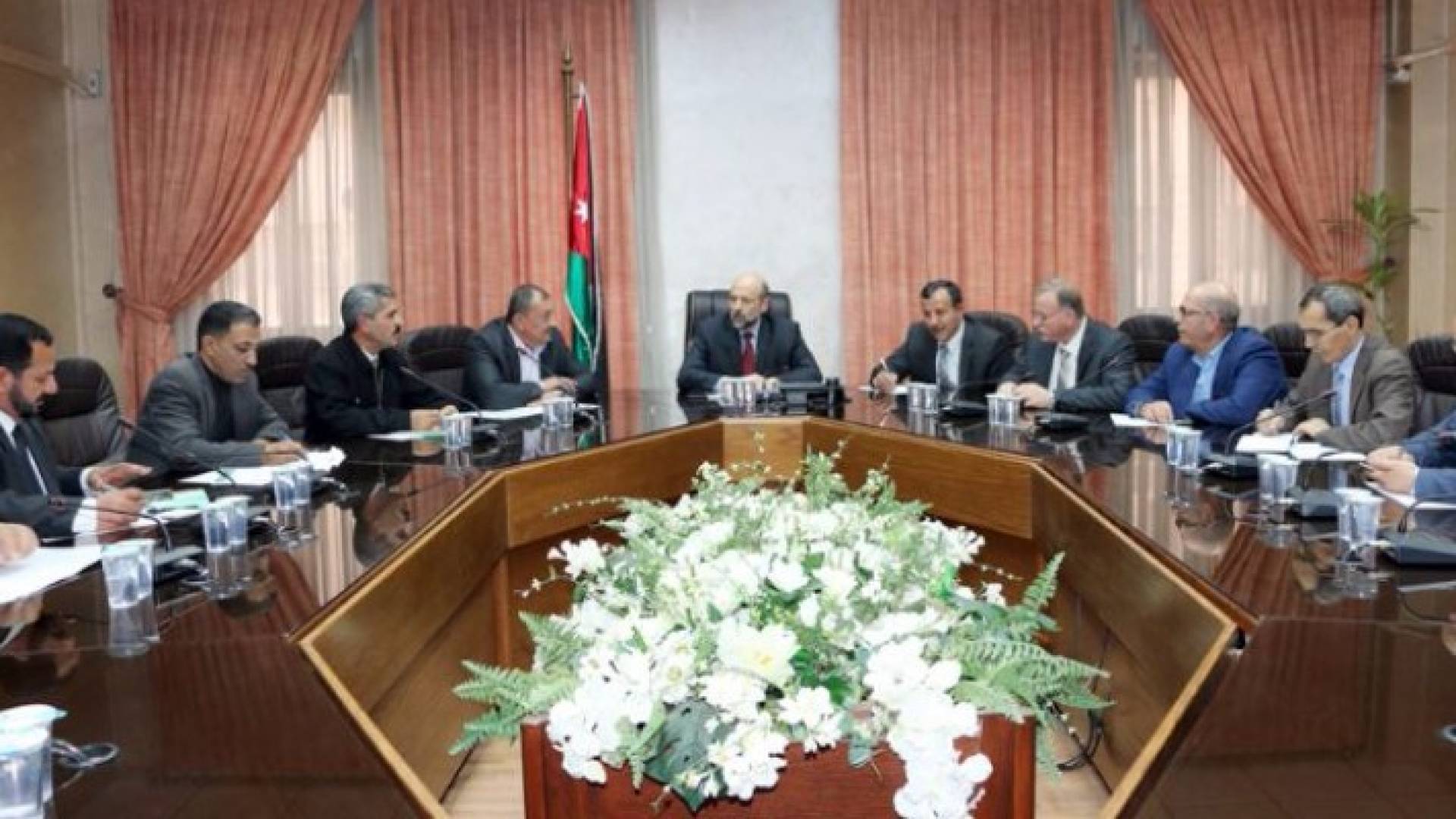 وزير التربية والتعليم الدكتور عمر الرزاز خلال لقائه مع اعضاء من نقابة المعلمين 