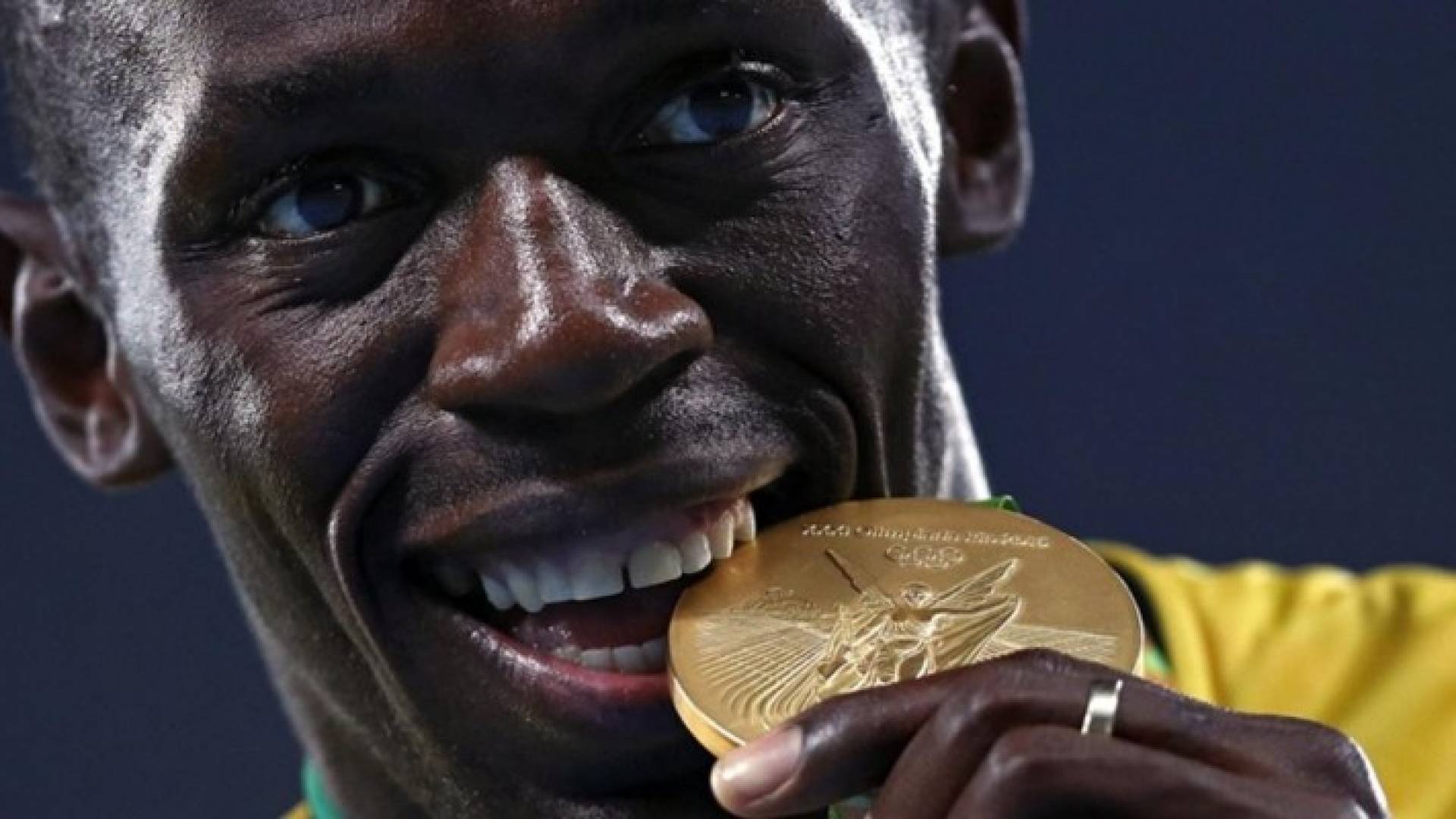  يجب على الفريق الجاميكي تسليم ميدالياته