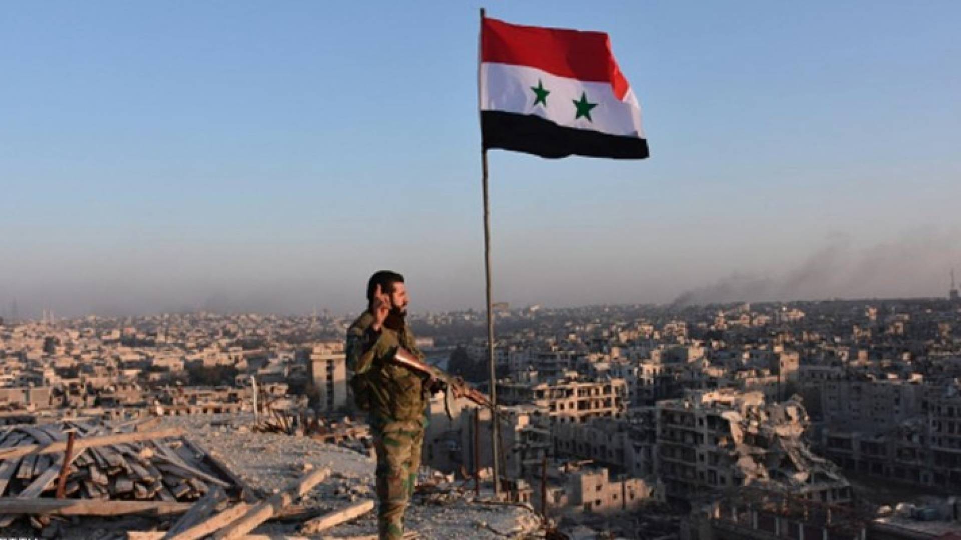 عنصر من الجيش السوري في حلب