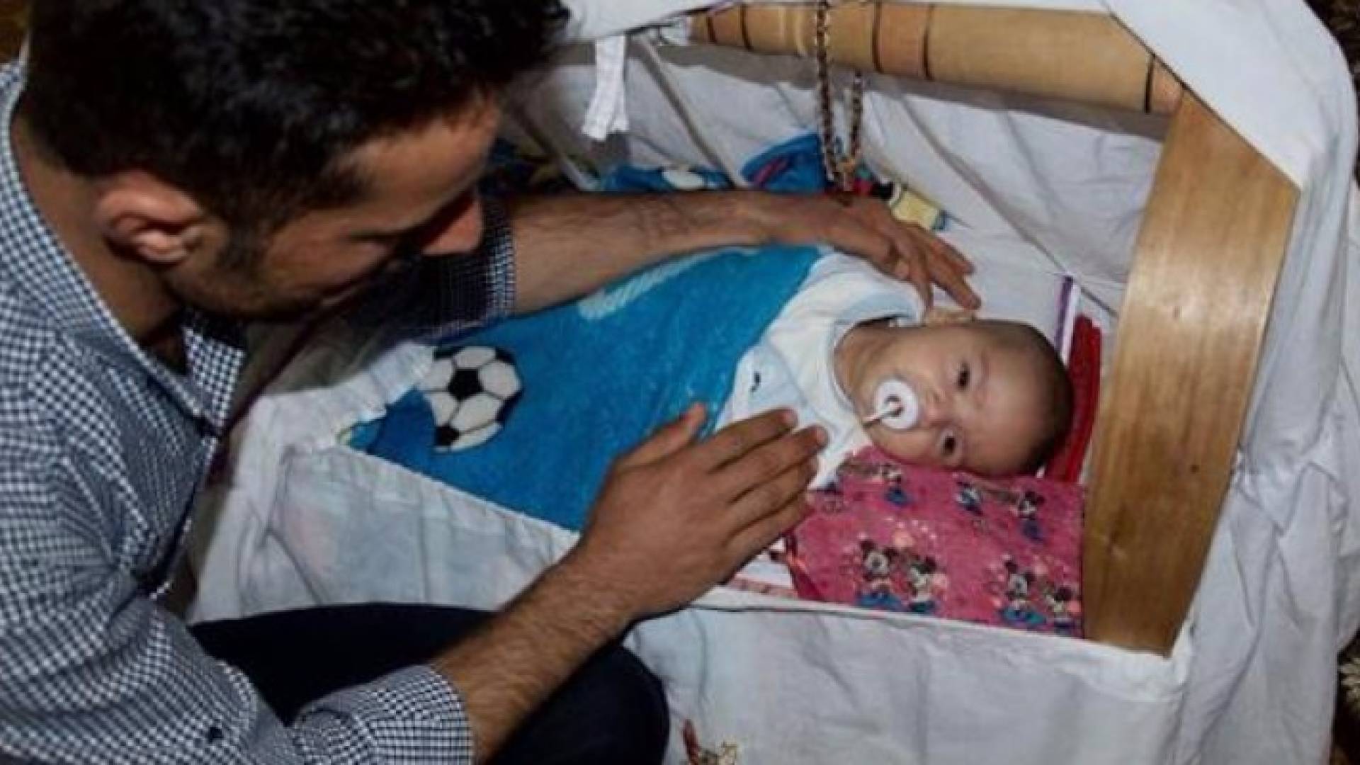 لا يخفي الأب إعجابه بترامب (تويتر)