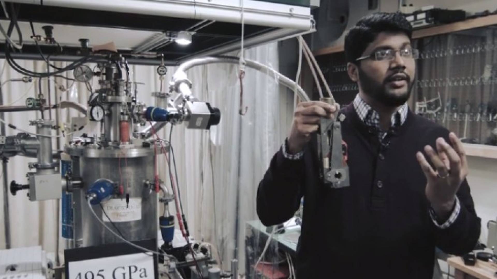  عالمان أمريكيان يطوران هيدروجينا معدنيا 