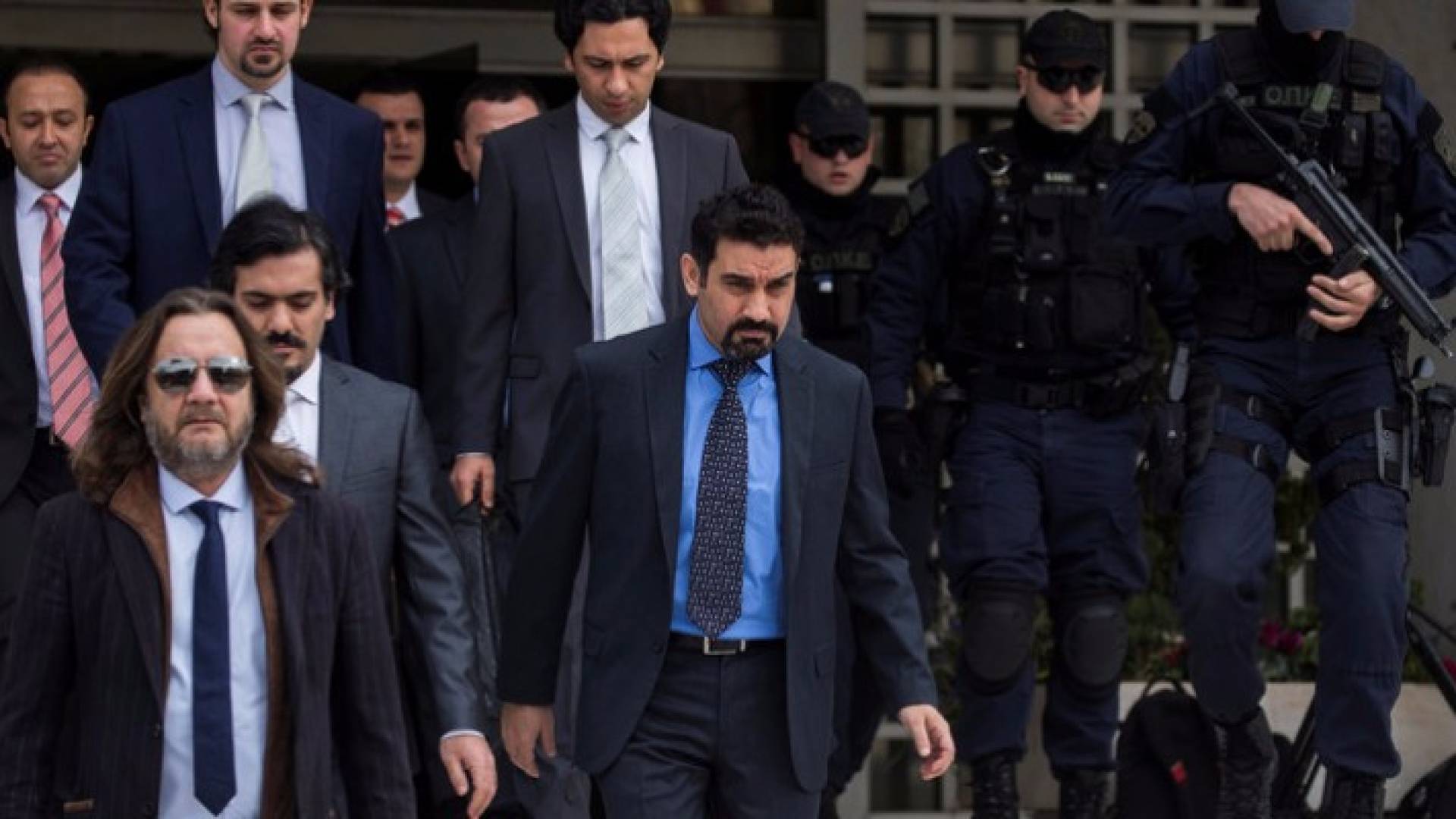 الضباط الأتراك الهاربون أمام محكمة يونانية