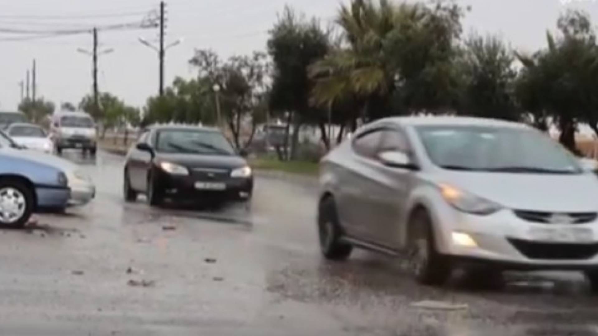 جانب من تساقط الأمطار في المفرق