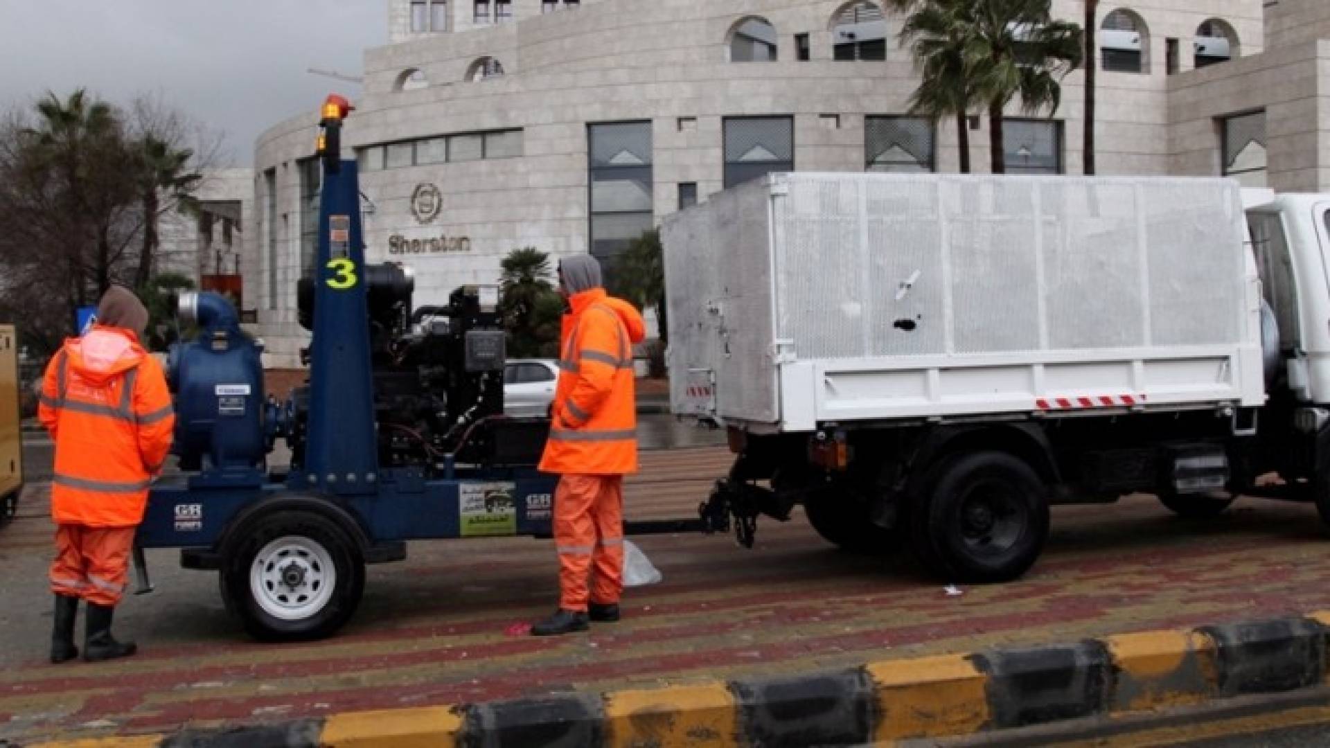 مايزيد عن 180 آلية عملت على فتح الطرق