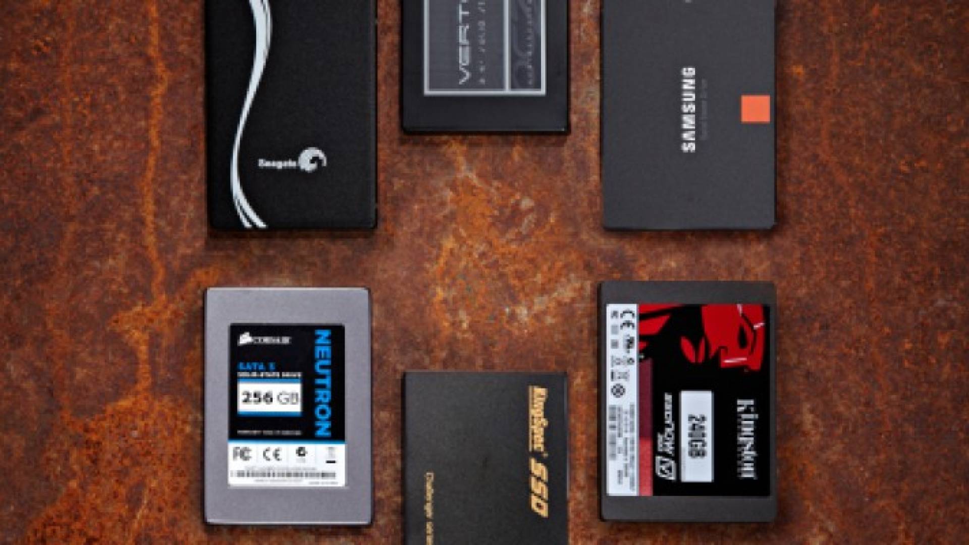 هناك بديل للأقراص الصلبة التقليدية وهو وسيط التخزين SSD 