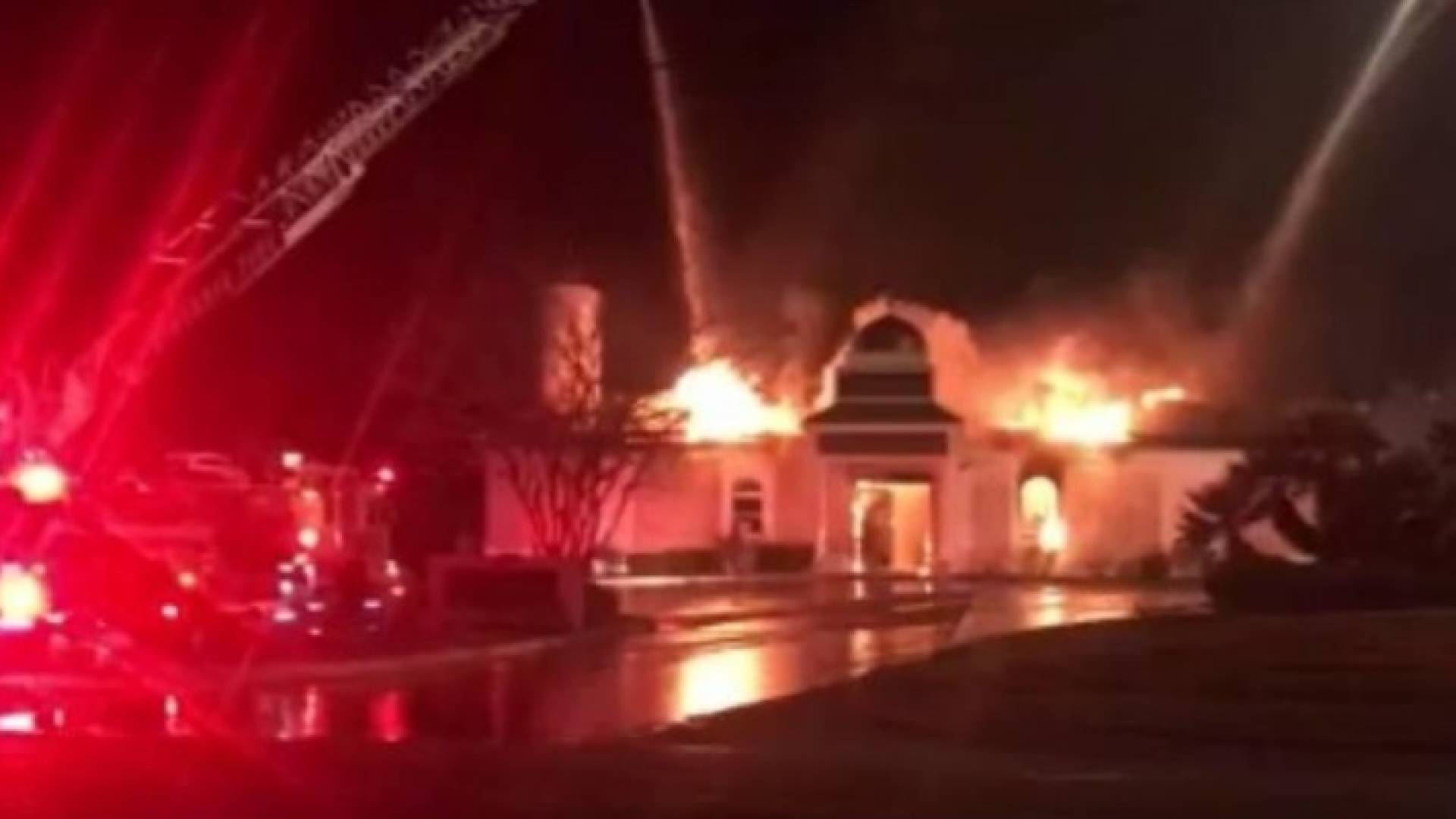  حريق يلتهم مركزا إسلاميا بولاية تكساس الأمريكية 