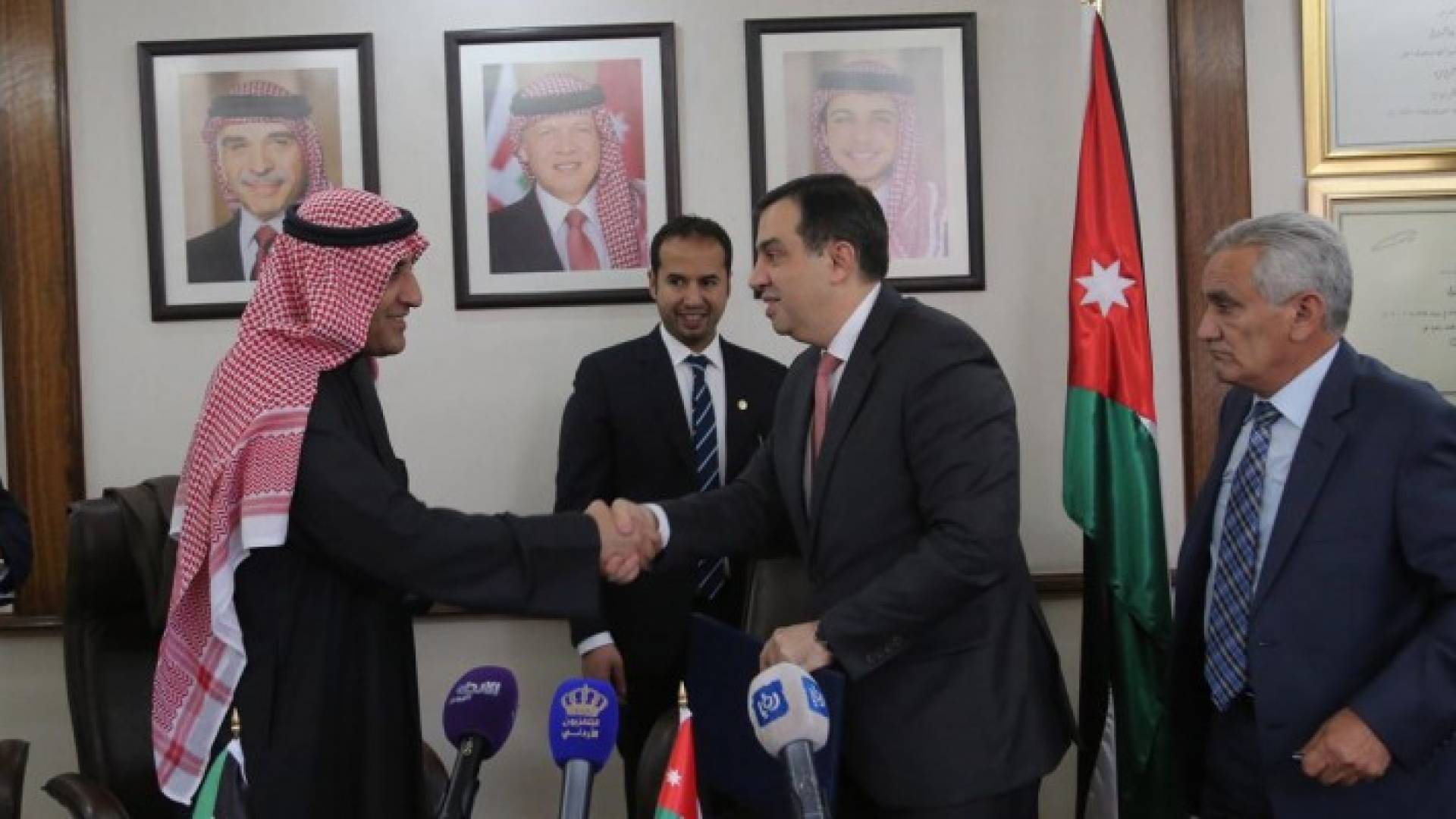 جانب من توقيع الاتفاقية