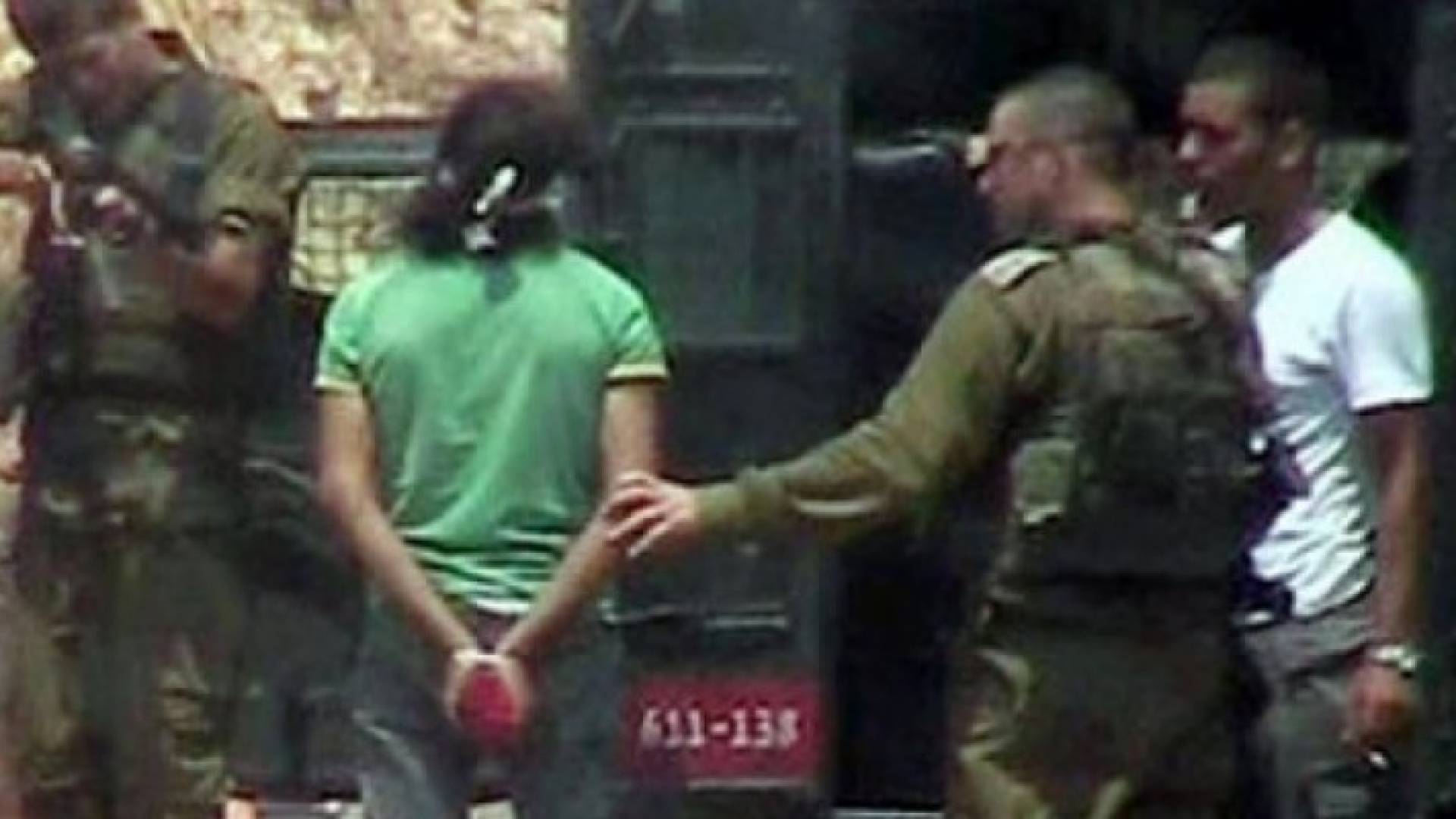 لحظة اطلاق النار على الفلسطيني