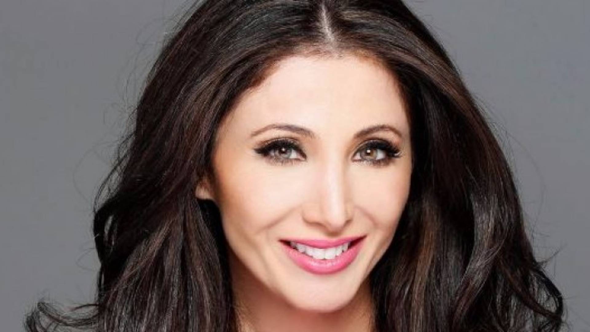  جوليا نشيوات " أردنية من عشيرة سلطية "