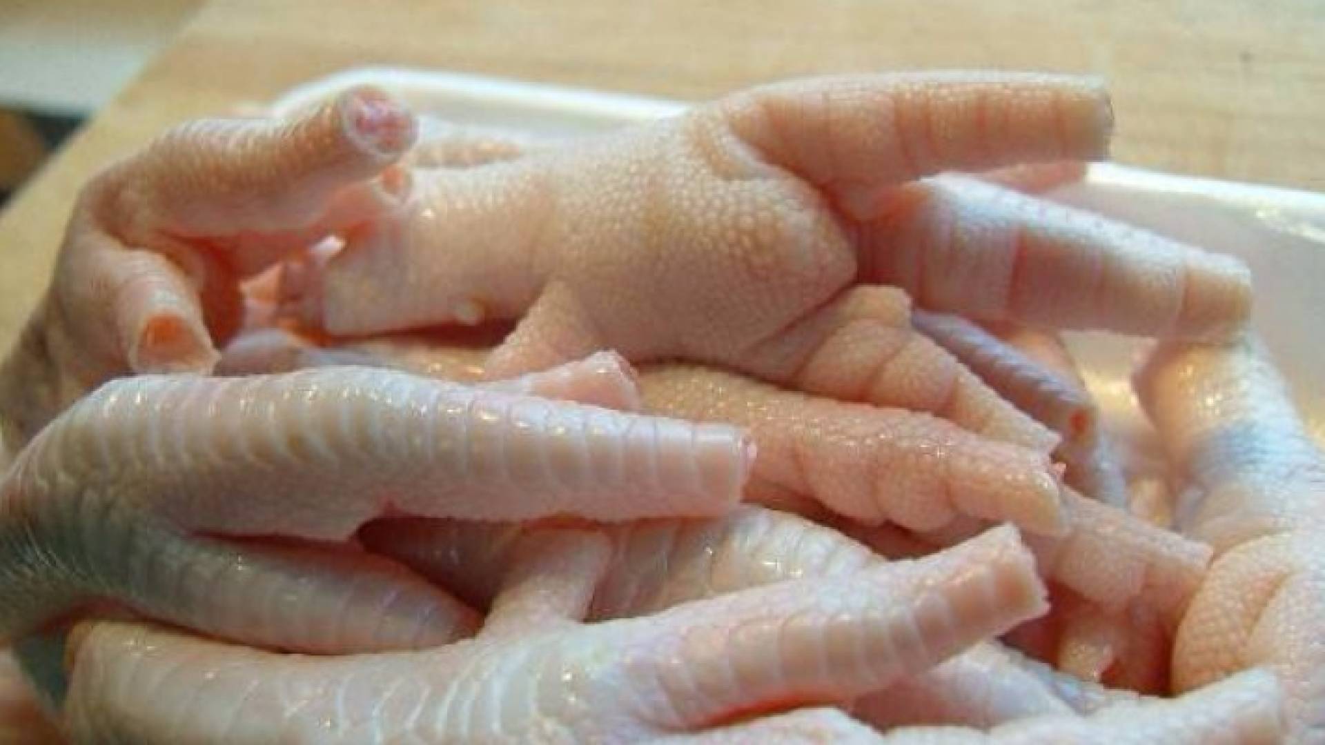 فوائد صحية مذهلة في أكل أرجل الدجاج