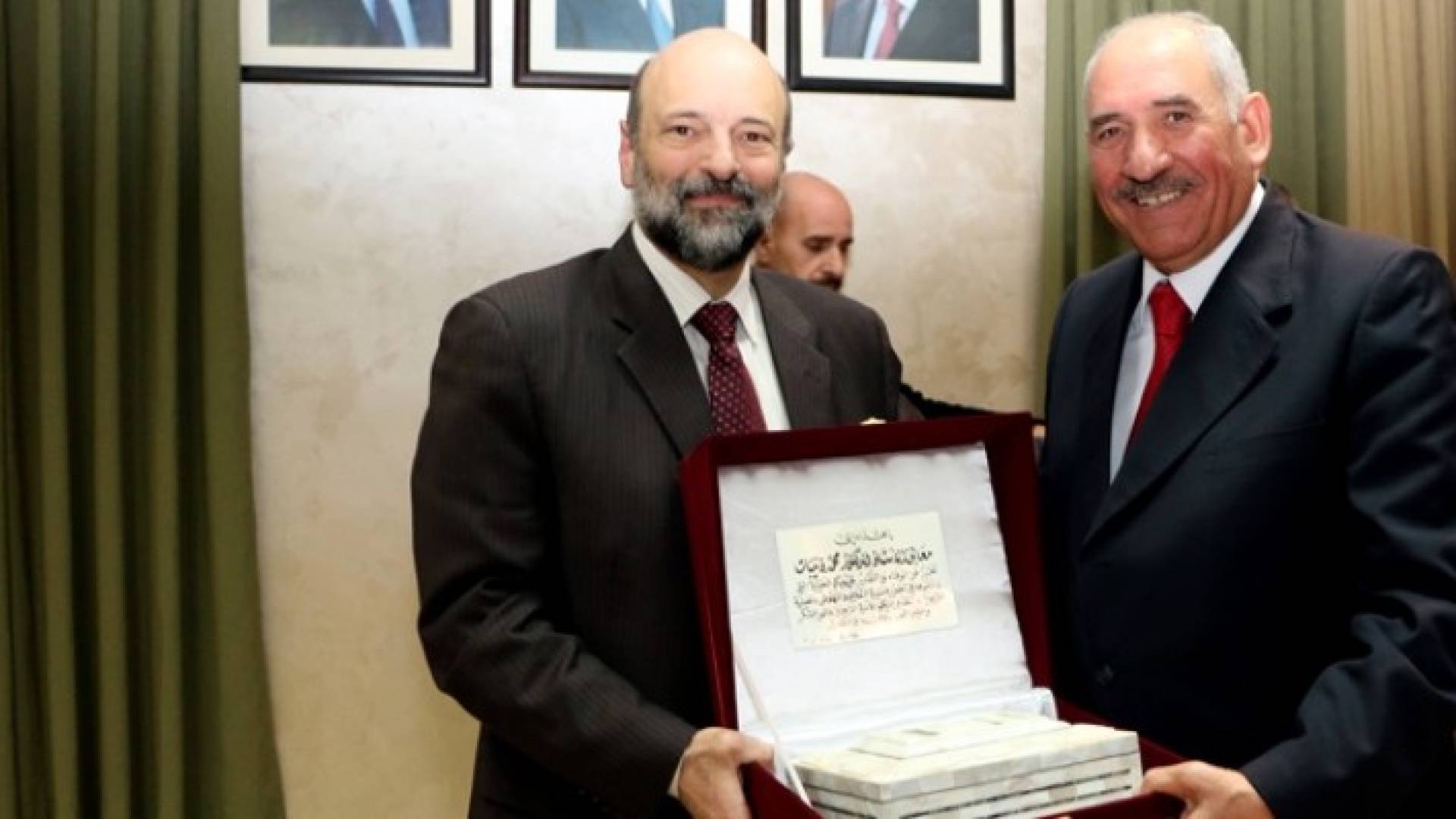 وزارة التربية والتعليم تكرم وزير التربية والتعليم السابق الدكتور محمد الذنيبات