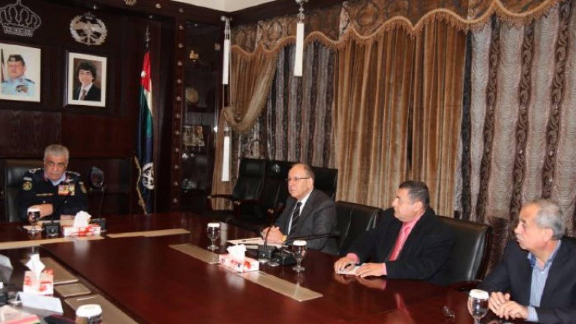 مدير الامن العام يلتقي رئيس وأعضاء غرفة صناعة عمان