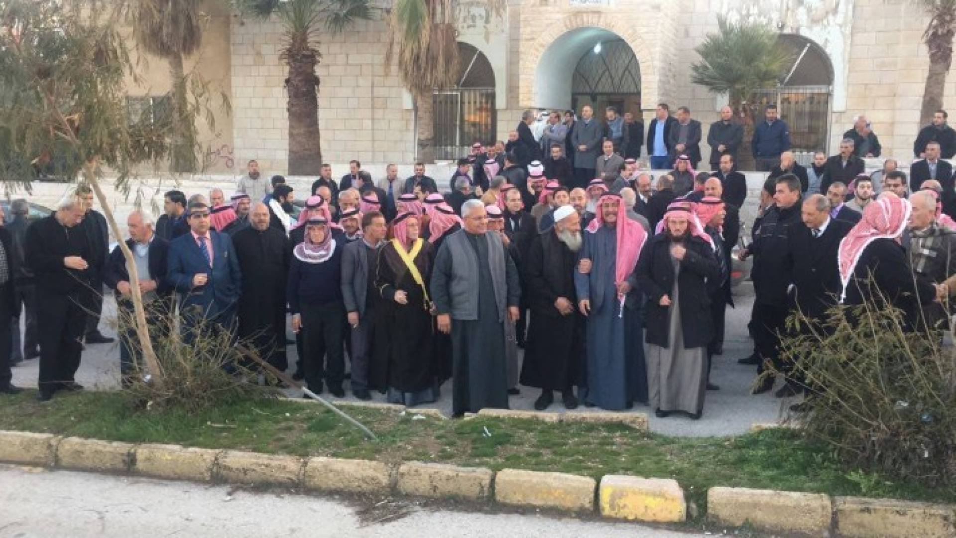 الصورة من الوقفة
