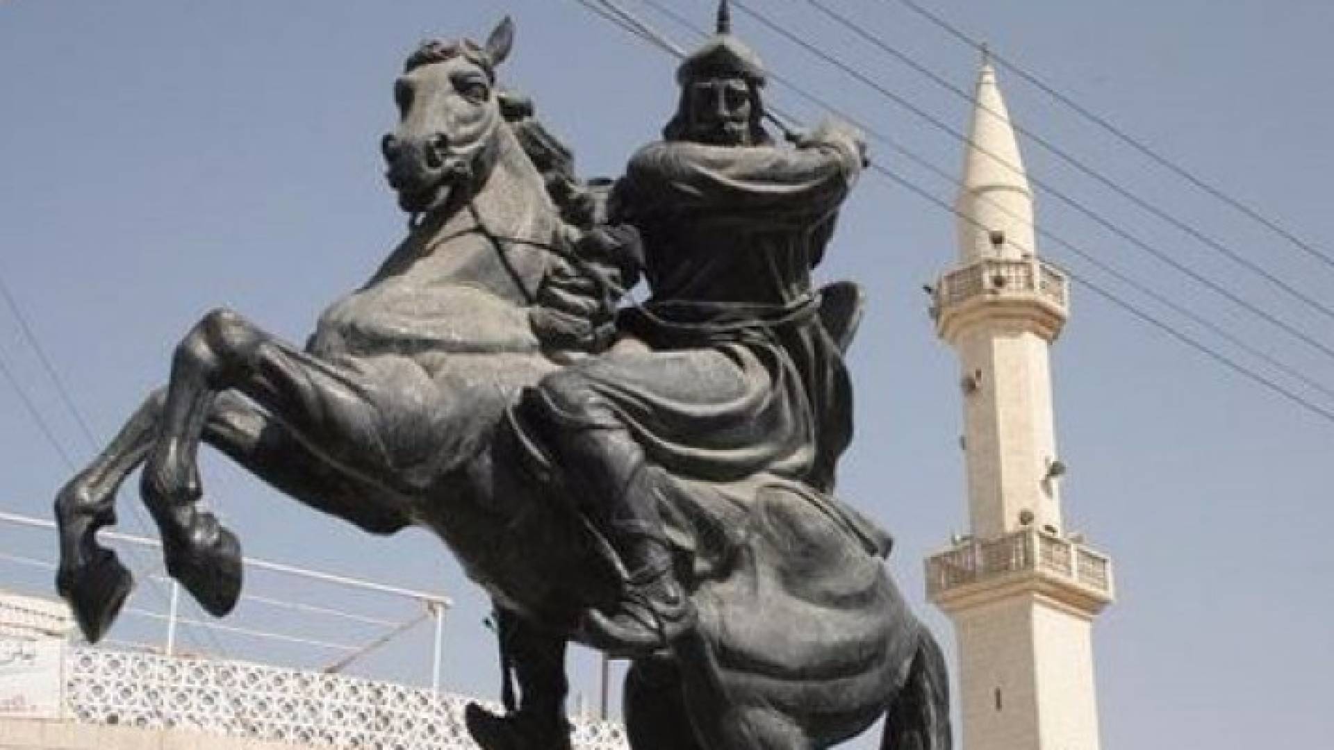 تمثال صلاح الدين الايوبي