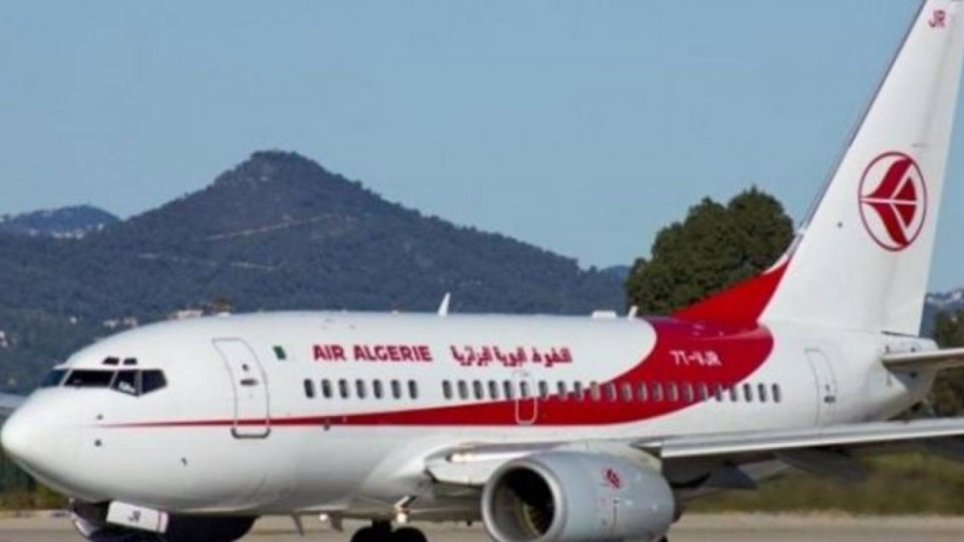 الطائرة تابعة للخطوط الجوية الجزائرية.