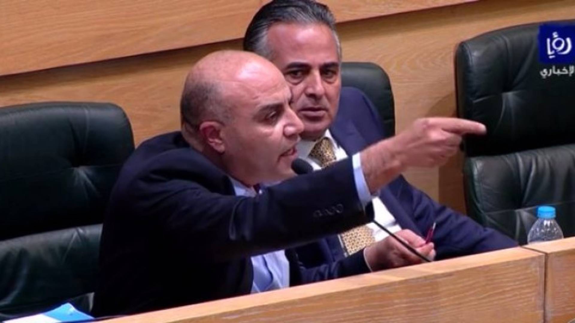 النائب صداح الحباشنة خلال ملاسنته مع وزير الأوقاف وا