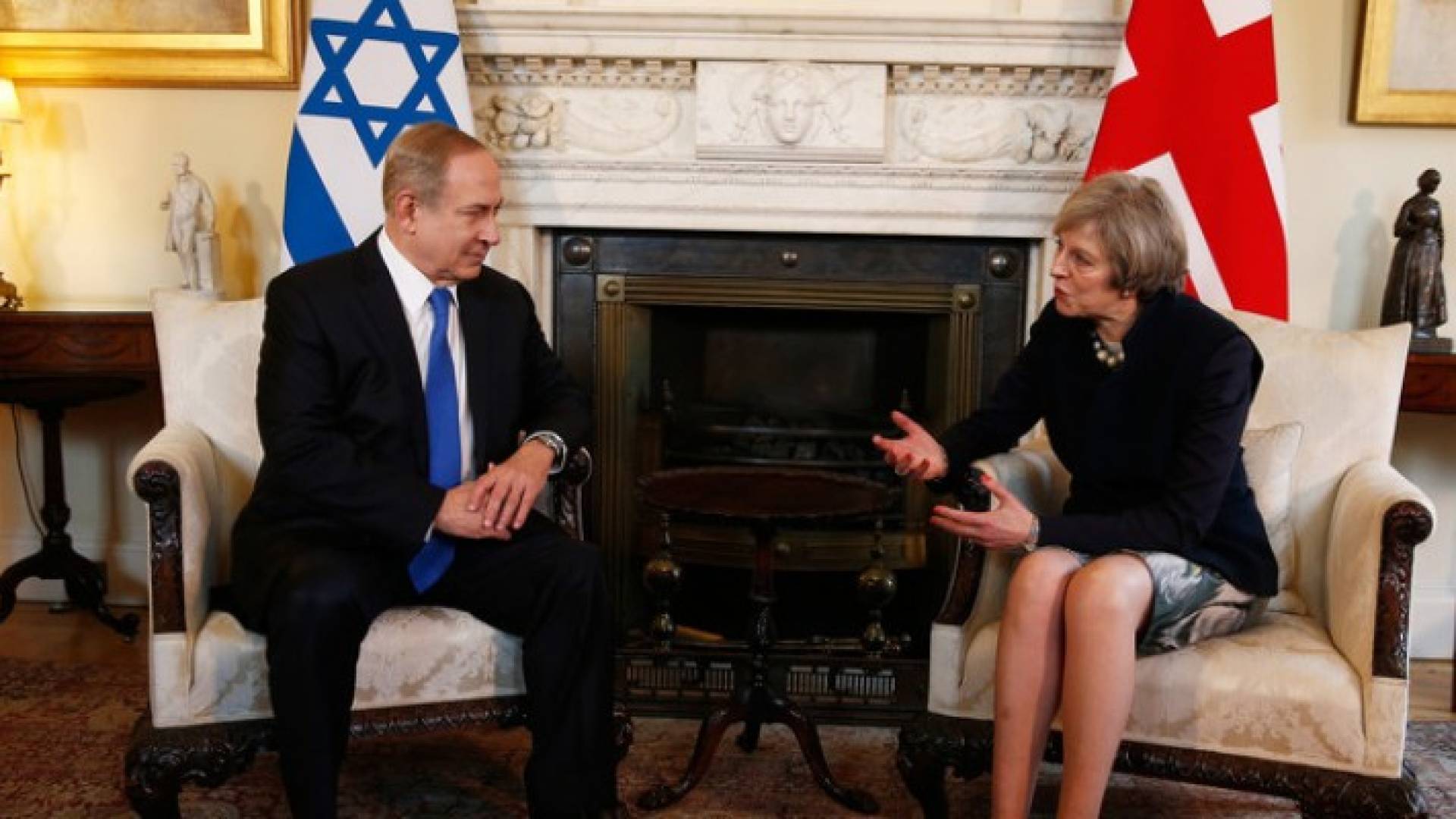 رئيسة الوزراء البريطانية تيريزا ماي ونظيرها الإسرائيلي بنيامين نتنياهو 