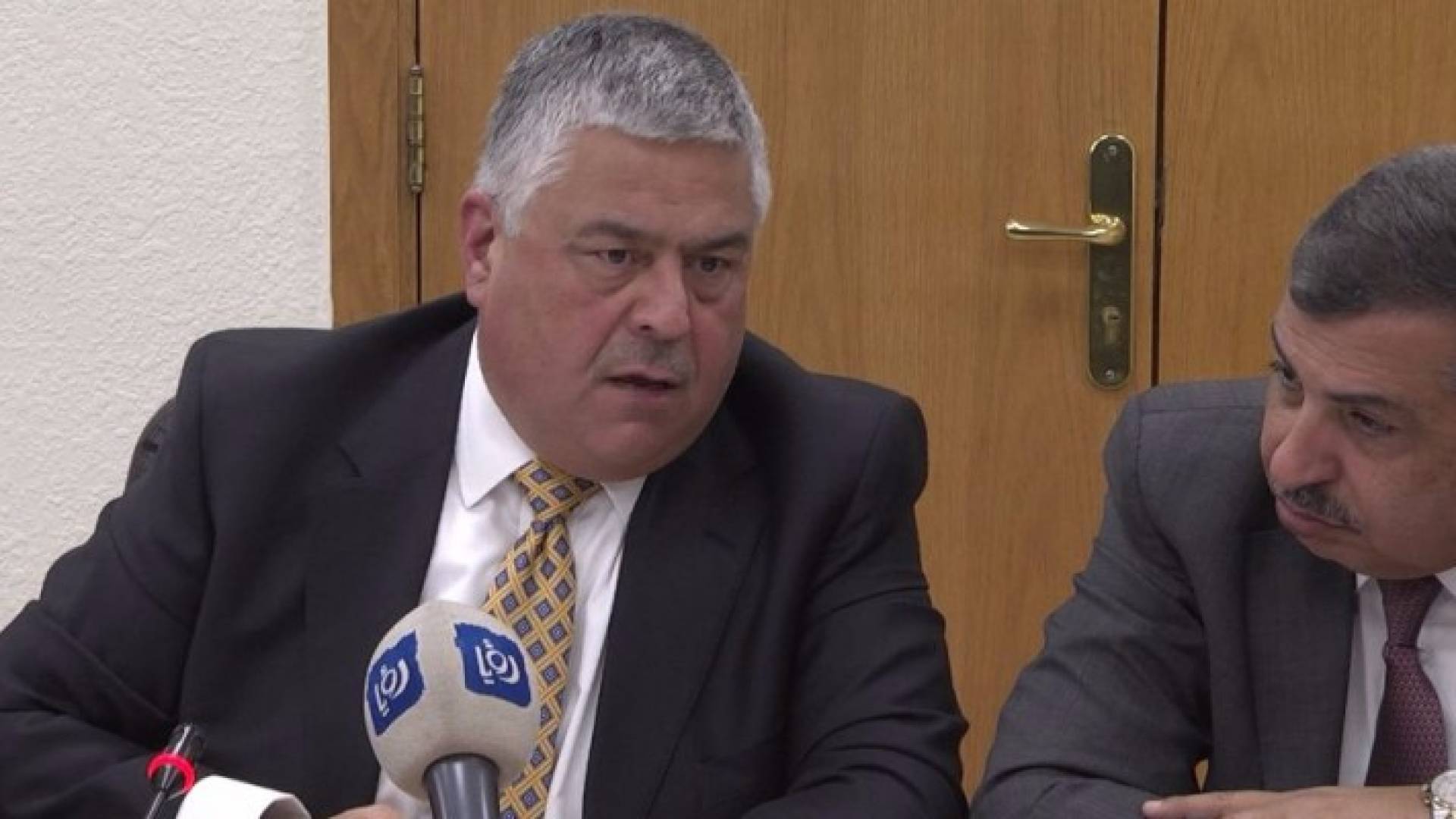 جانب من الاجتماع الذي عقده وزيرا المالية والعمل مع الكتلة الديمقراطية النيابية