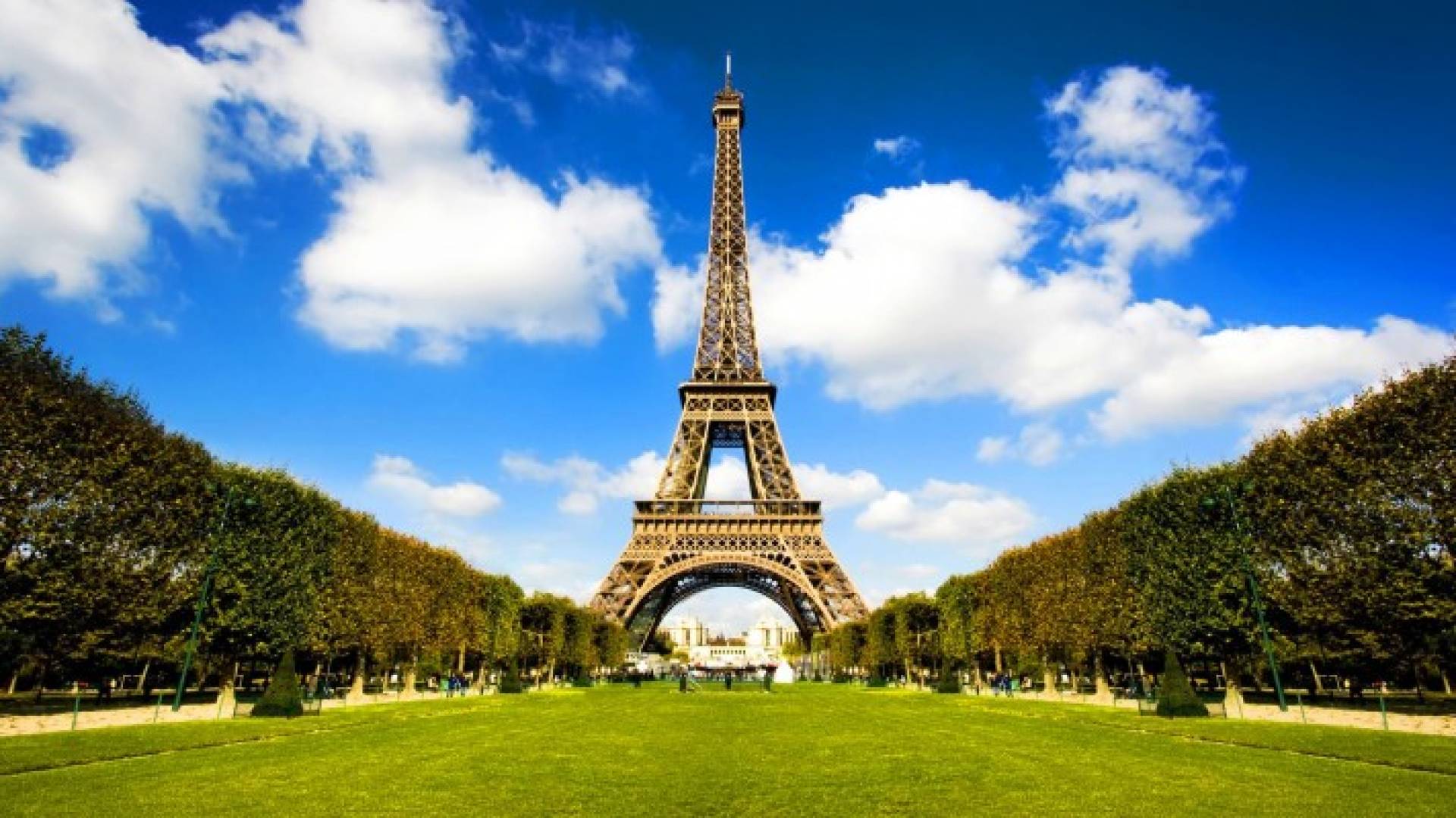 برج إيفل - ارشيفية