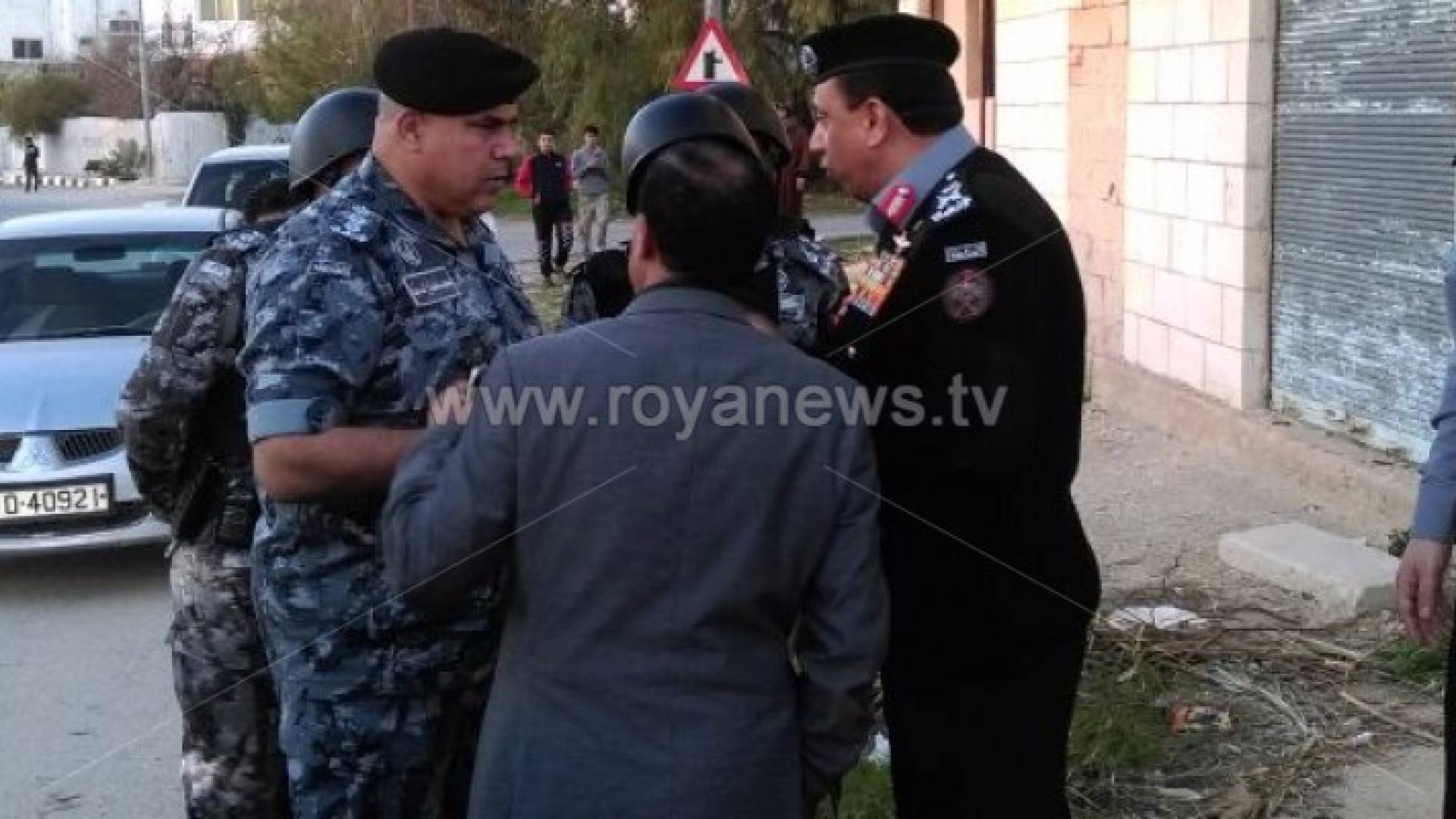 الامن يتدخل لفض المشاجرة 