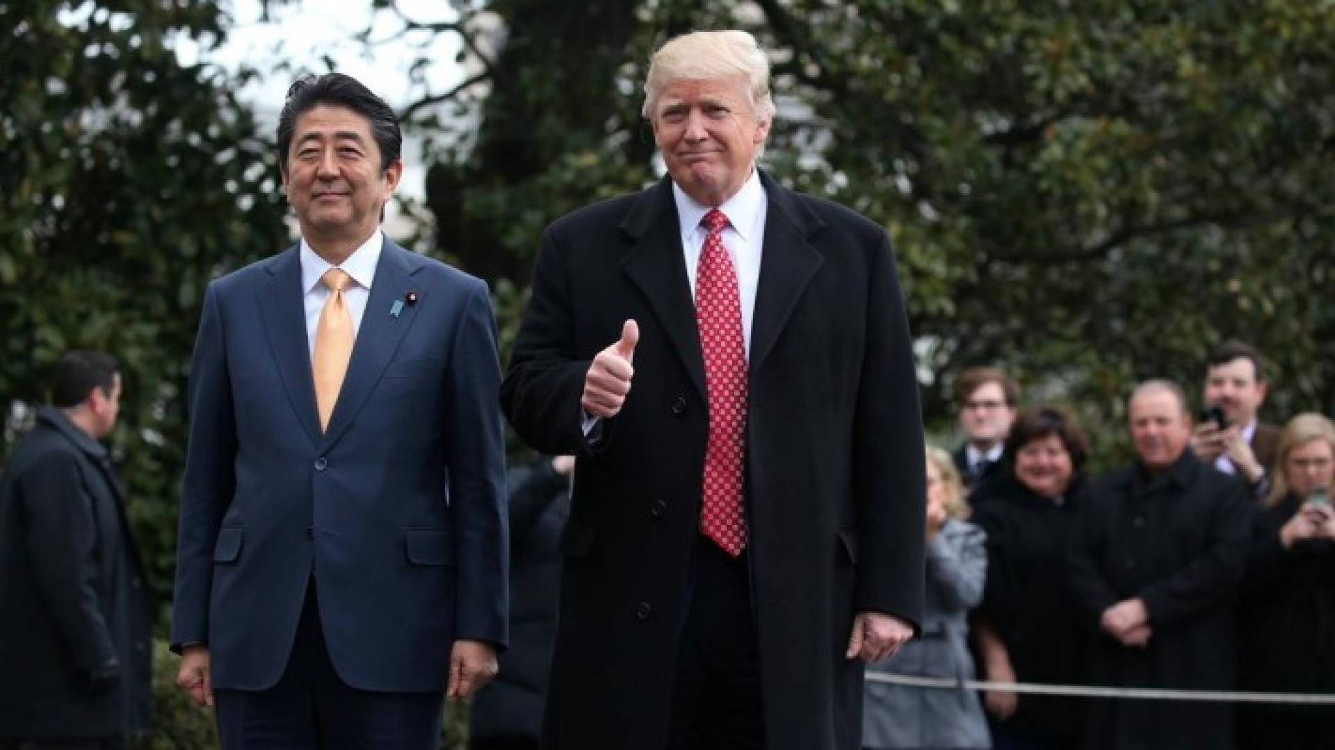 ترامب التقى آبي في البيت الأبيض.