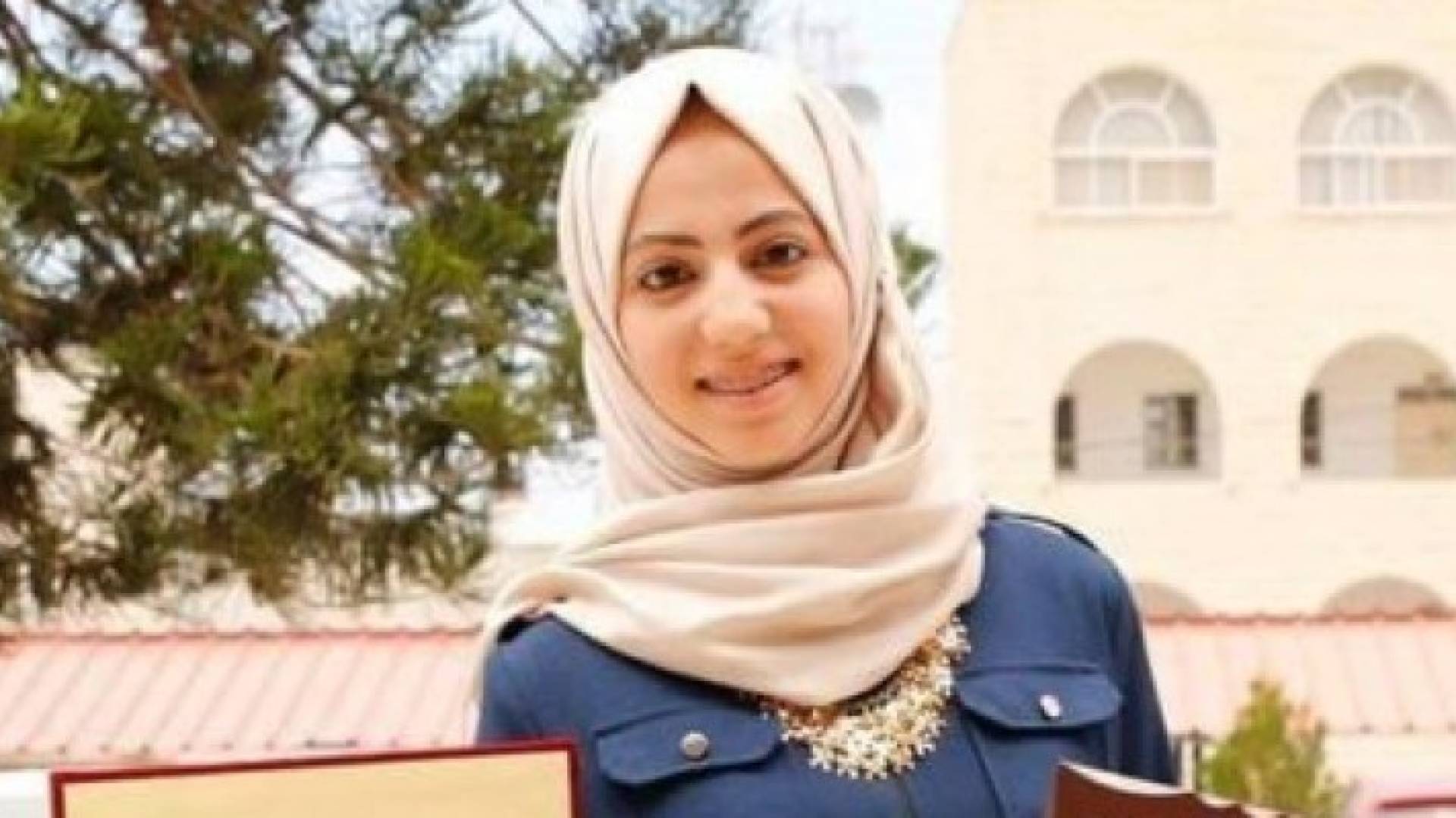 شابة فلسطينية تخترع تطبيقا إلكترونيا يمنع اختناق الأطفال داخل السيارات