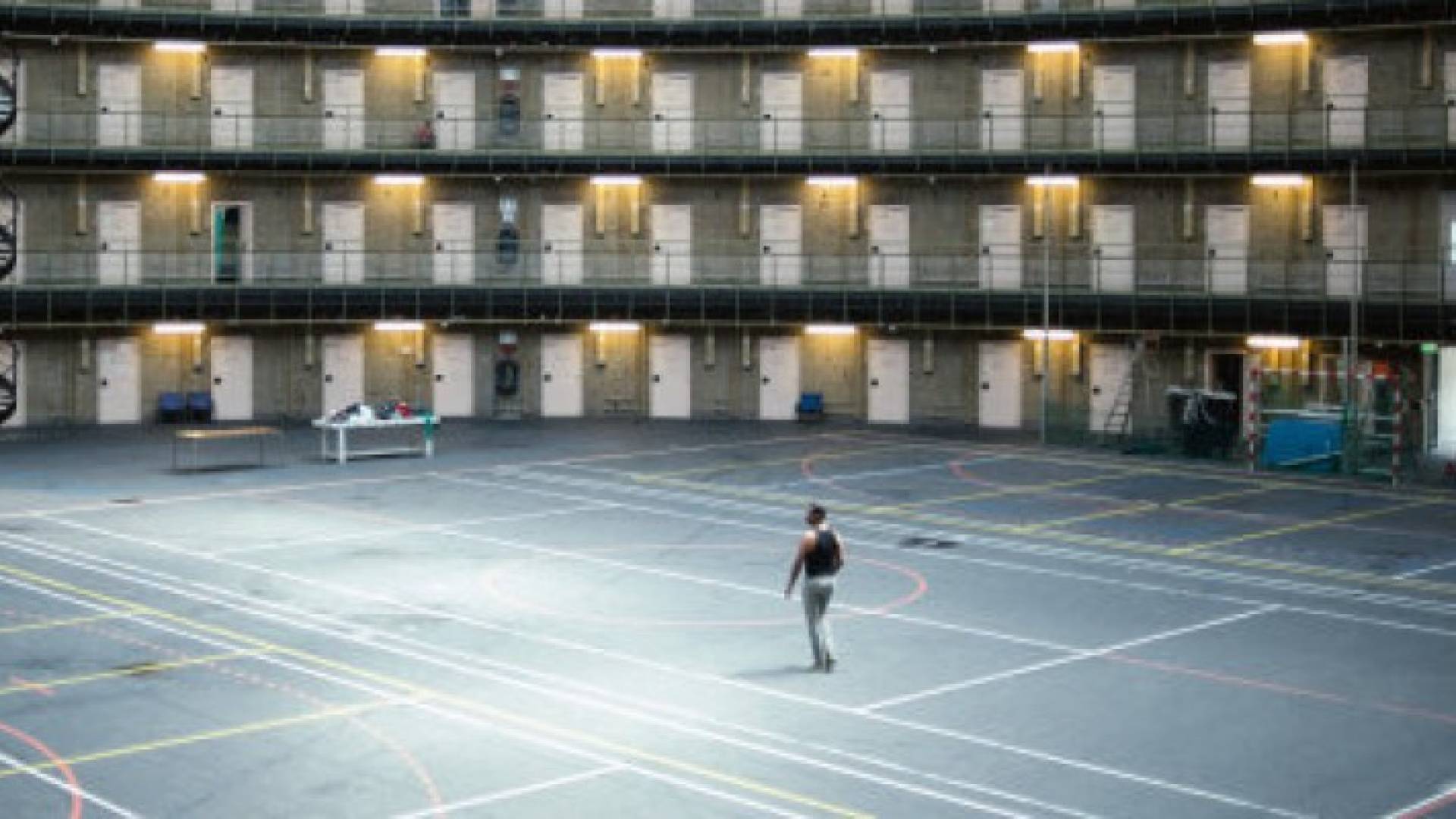 صورة من السجن