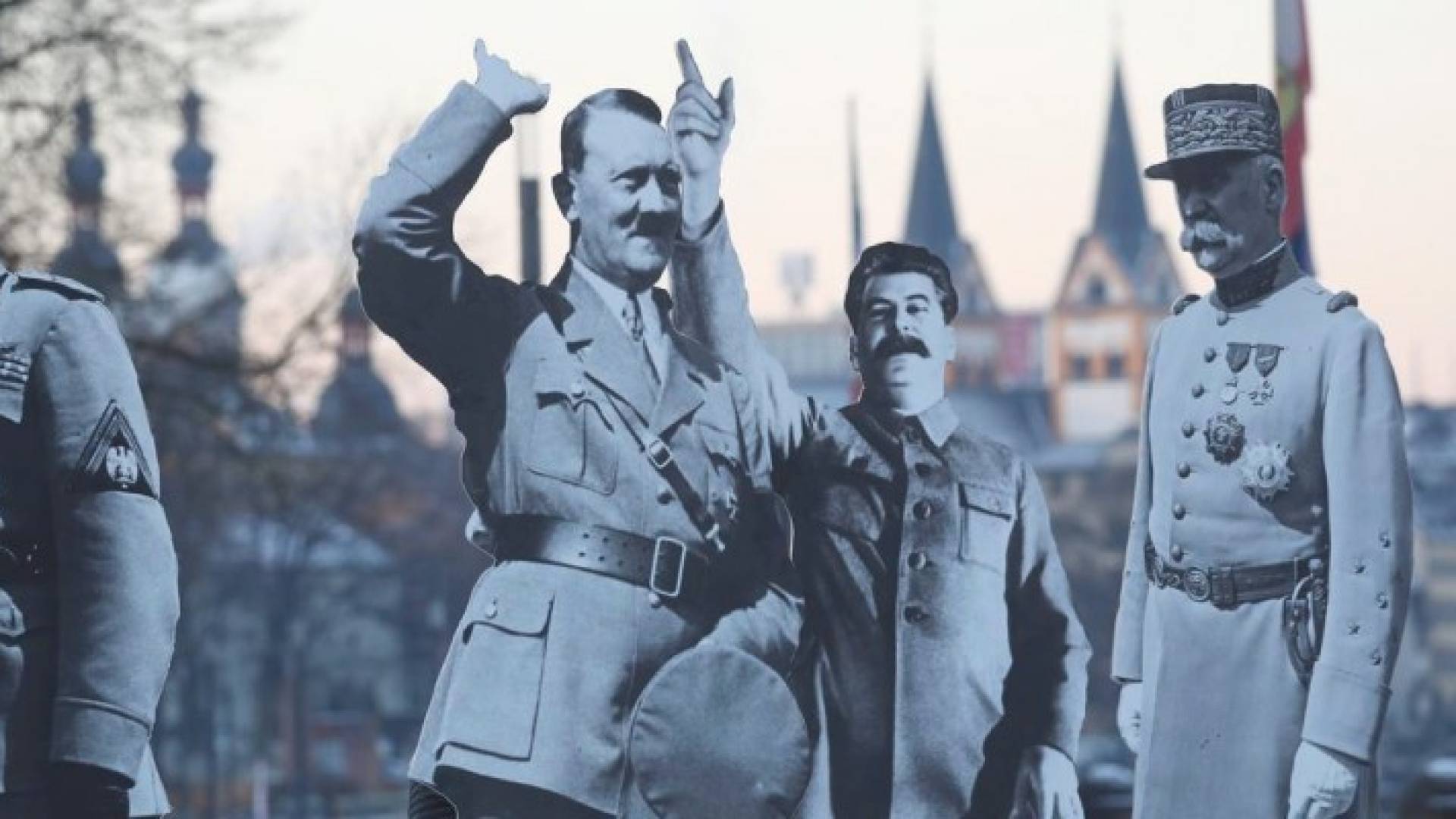  تمجيد هتلر أو النازيي جريمة يعاقب عليها القانون في النمسا