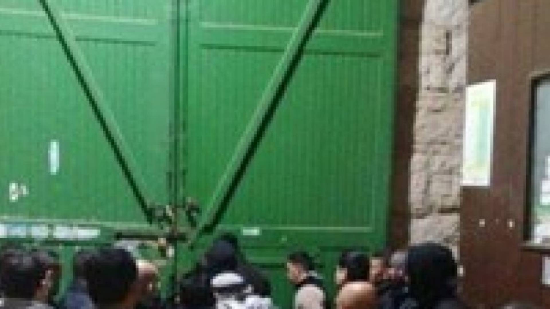  شرطة الاحتلال تحاول ادخال غرفة متنقلة للاقصى