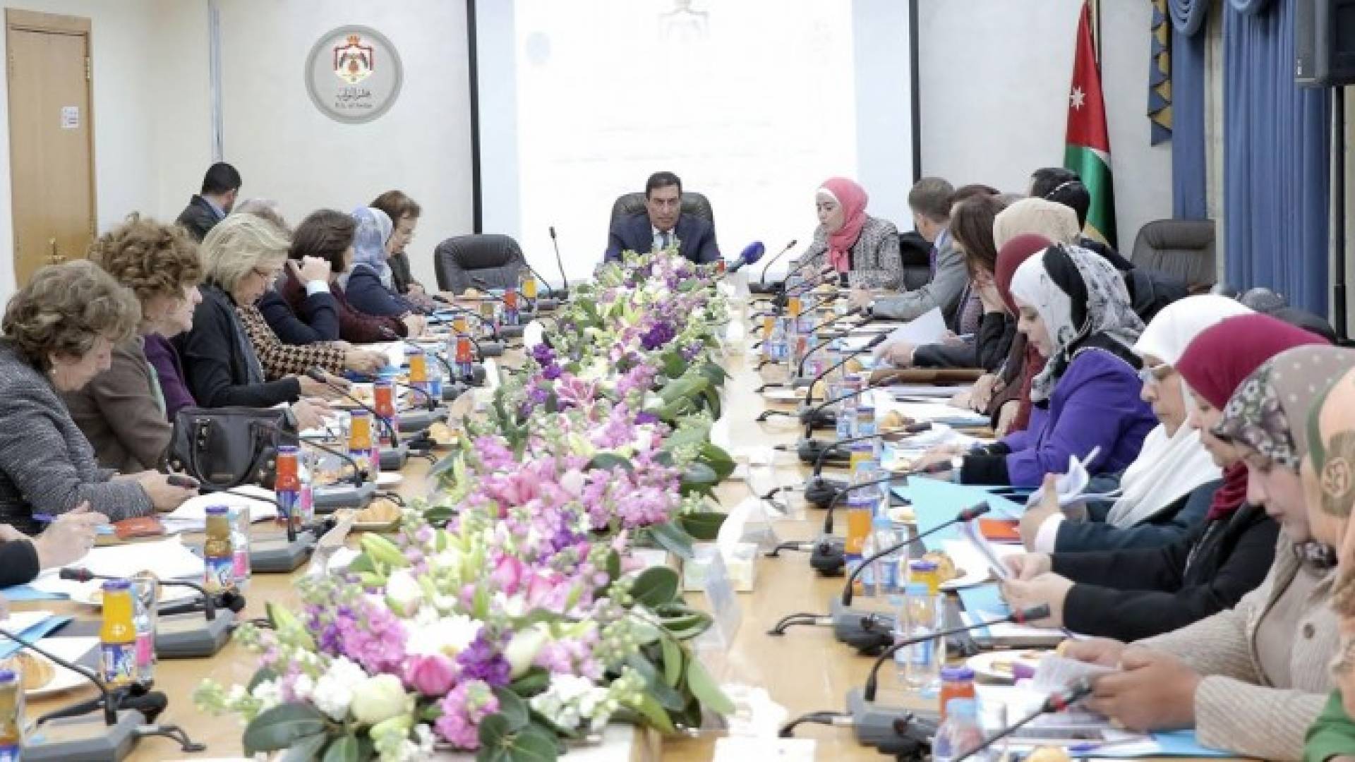 من الاجتماع