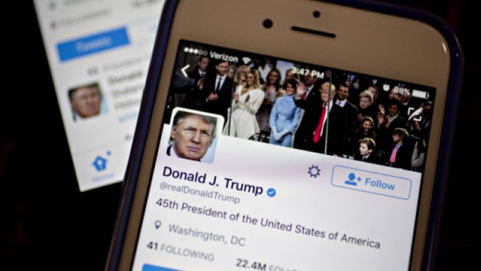 عدم التوقف عن تصفح الهاتف رغبة قهرية يجد الكثيرون صعوبة في مقاومتها