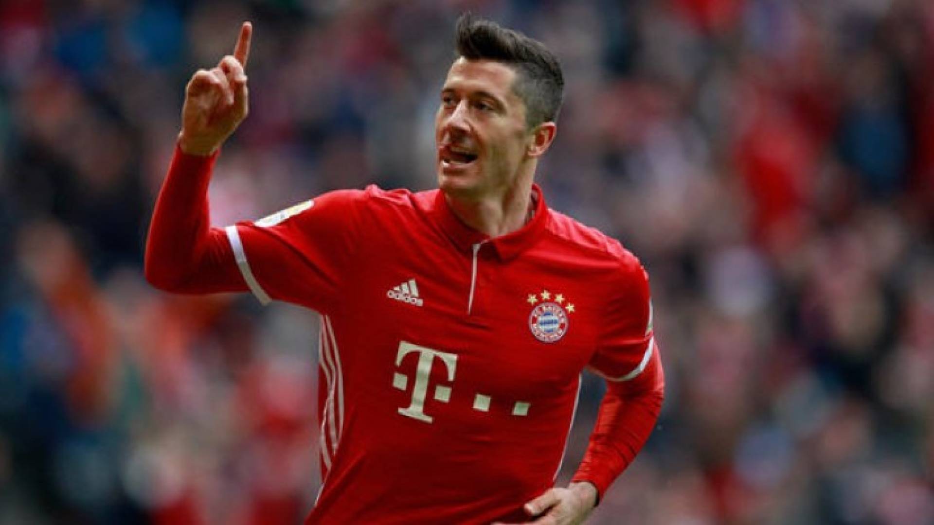 روبرت ليفاندوفسكي مهاجم بايرن ميونخ الألماني