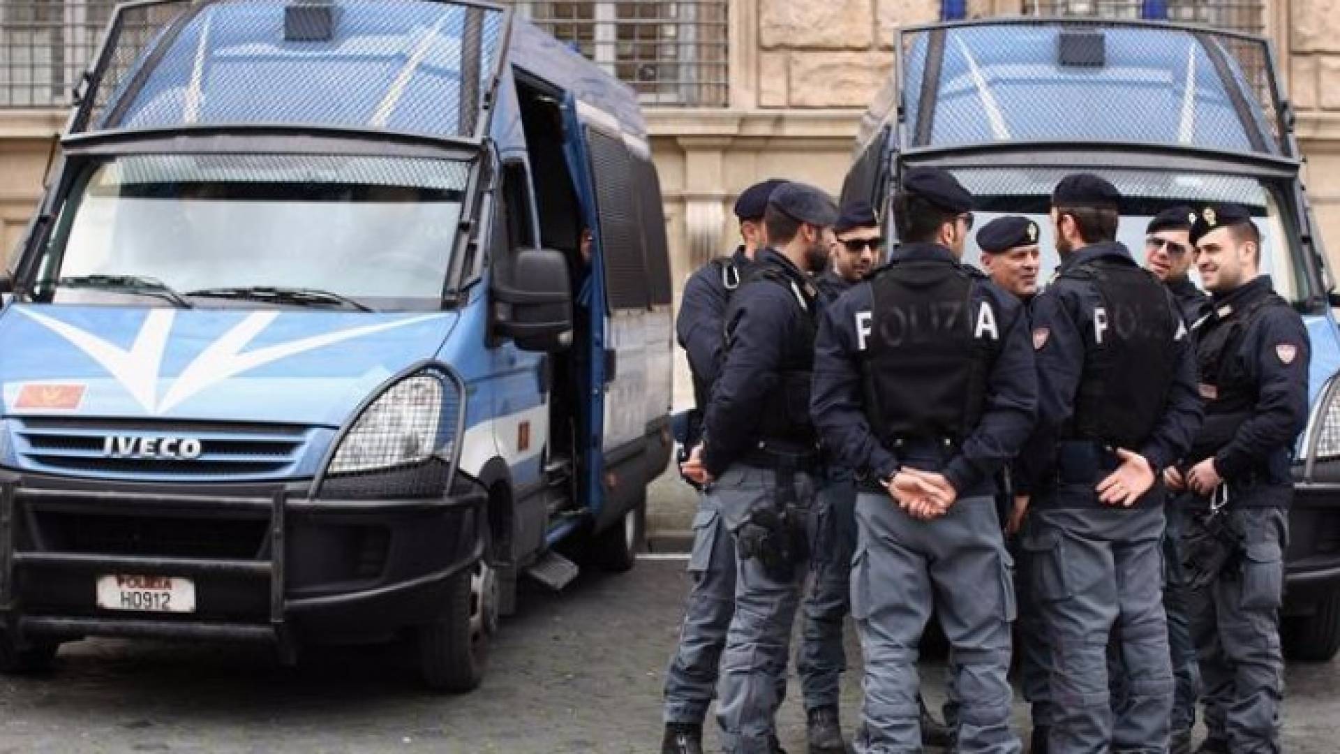 عناصر من الشرطة الإيطالية - أرشيفية