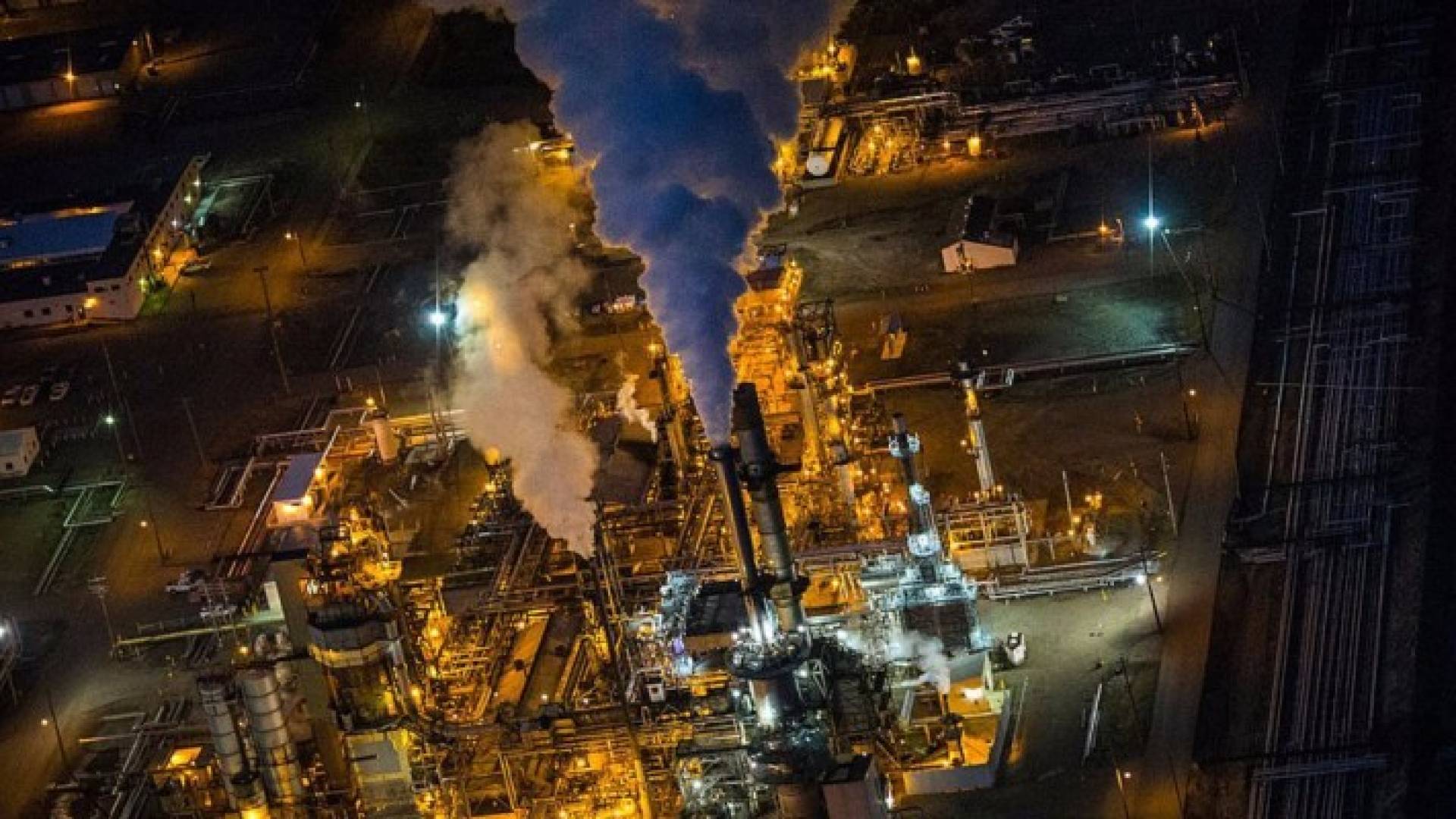 محطة لتكرير النفط في الولايات المتحدة.