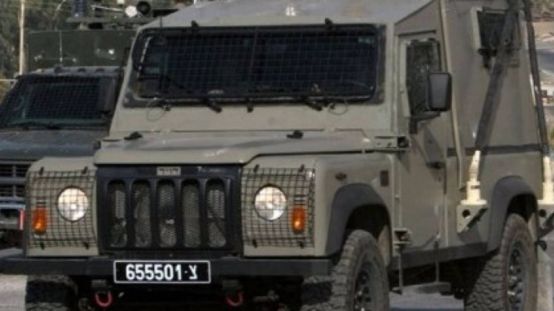 جيب عسكري تابع لجيش الاحتلال الاسرائيلي 