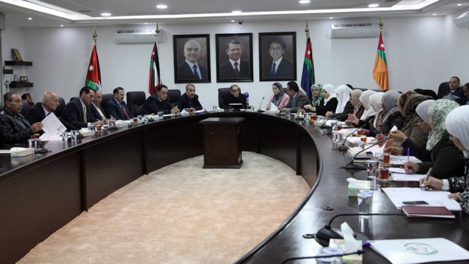 من لقاء الوزير الزعبي بملتقى البرلمانيات الاردنيات