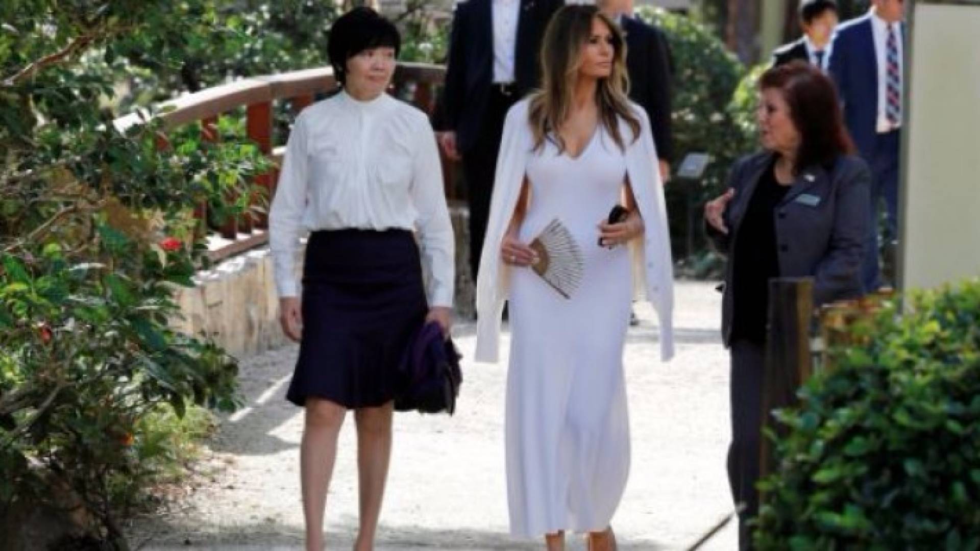 ميلانيا مع زوجة رئيس الوزراء الياباني