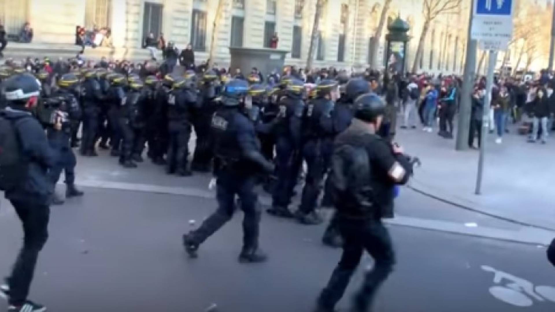 مظاهرات واشتباكات مع الشرطة