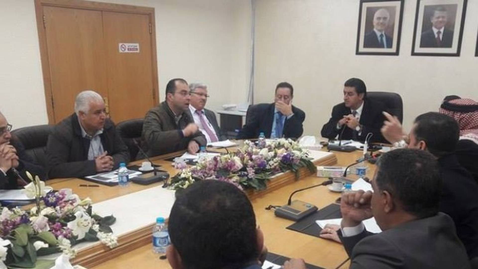 من الاجتماع