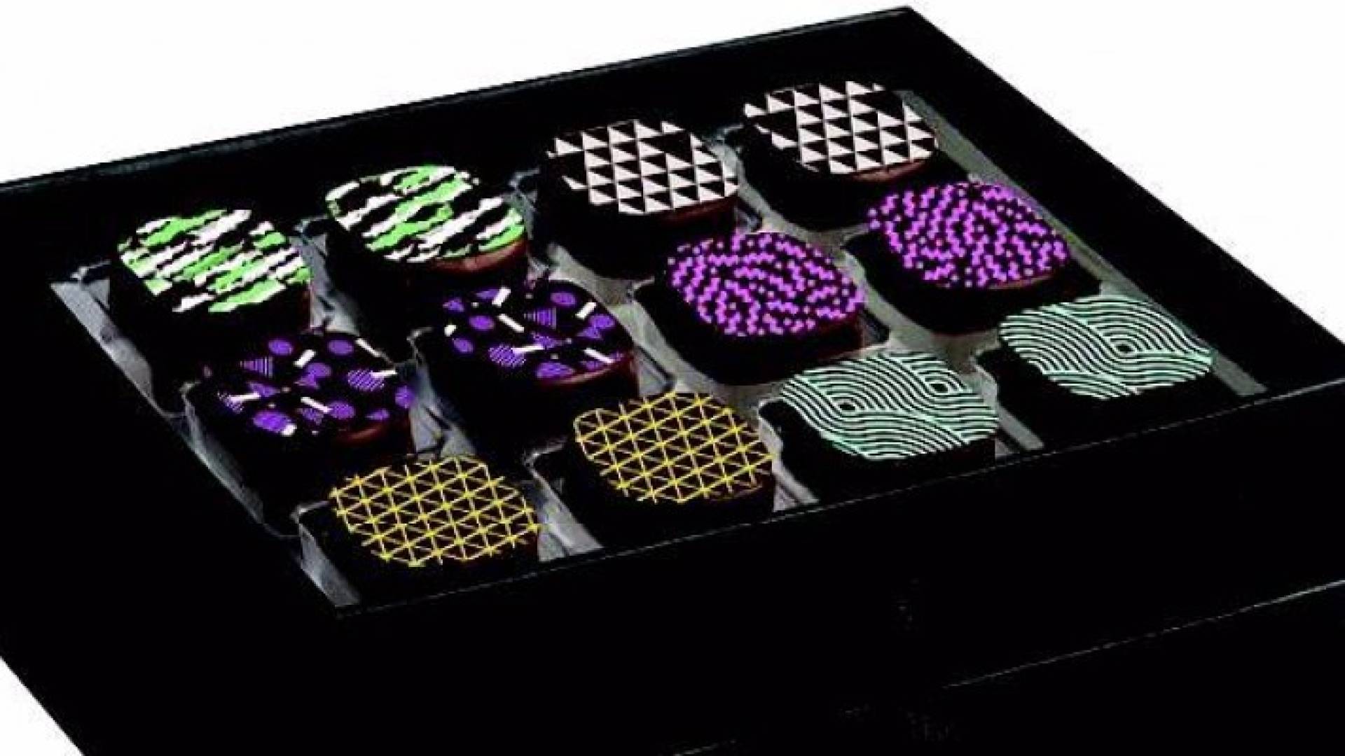 تم تصنيع الشوكولاته للعروسين على مدى 10 أيام 