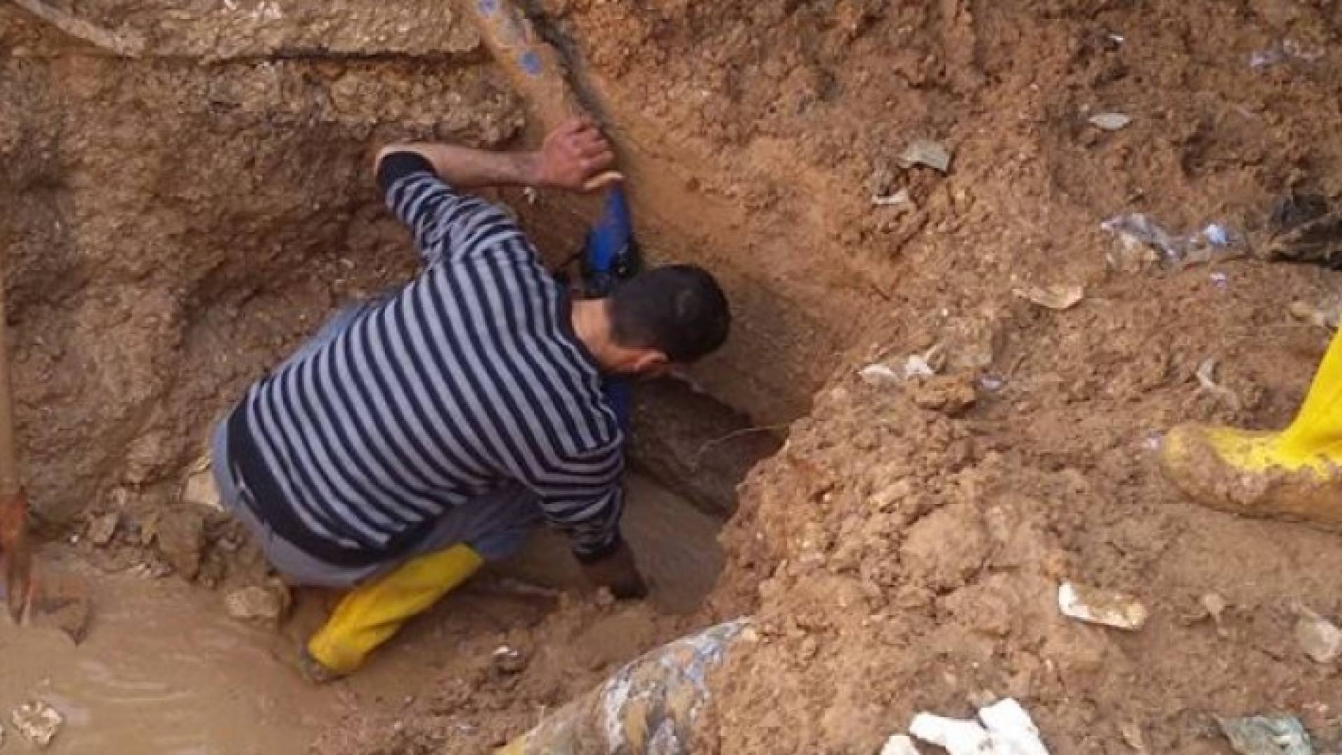 ضبط اعتداءات على المياه في منطقة ام العمد 