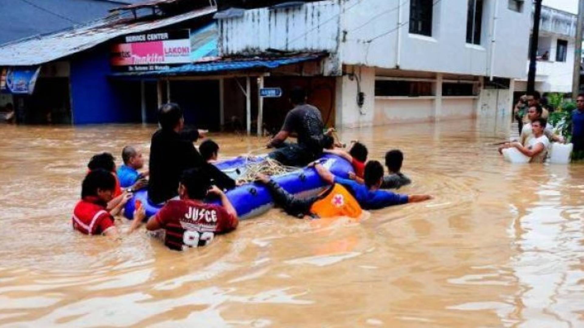 صور من الفياضانات